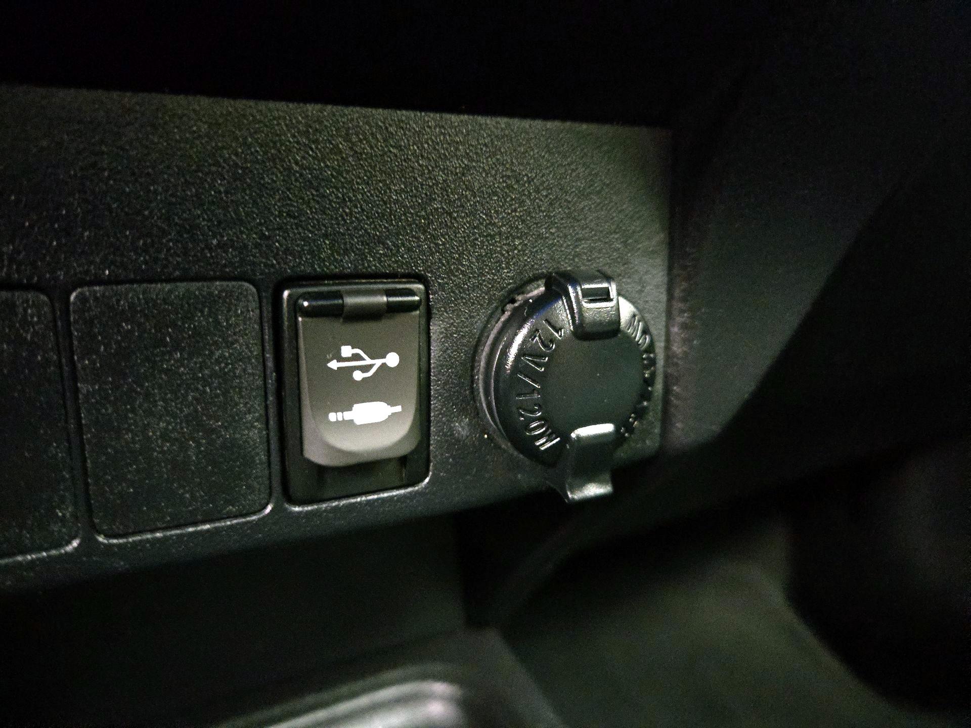 Thumbnail: 2018 Toyota RAV4 - 16