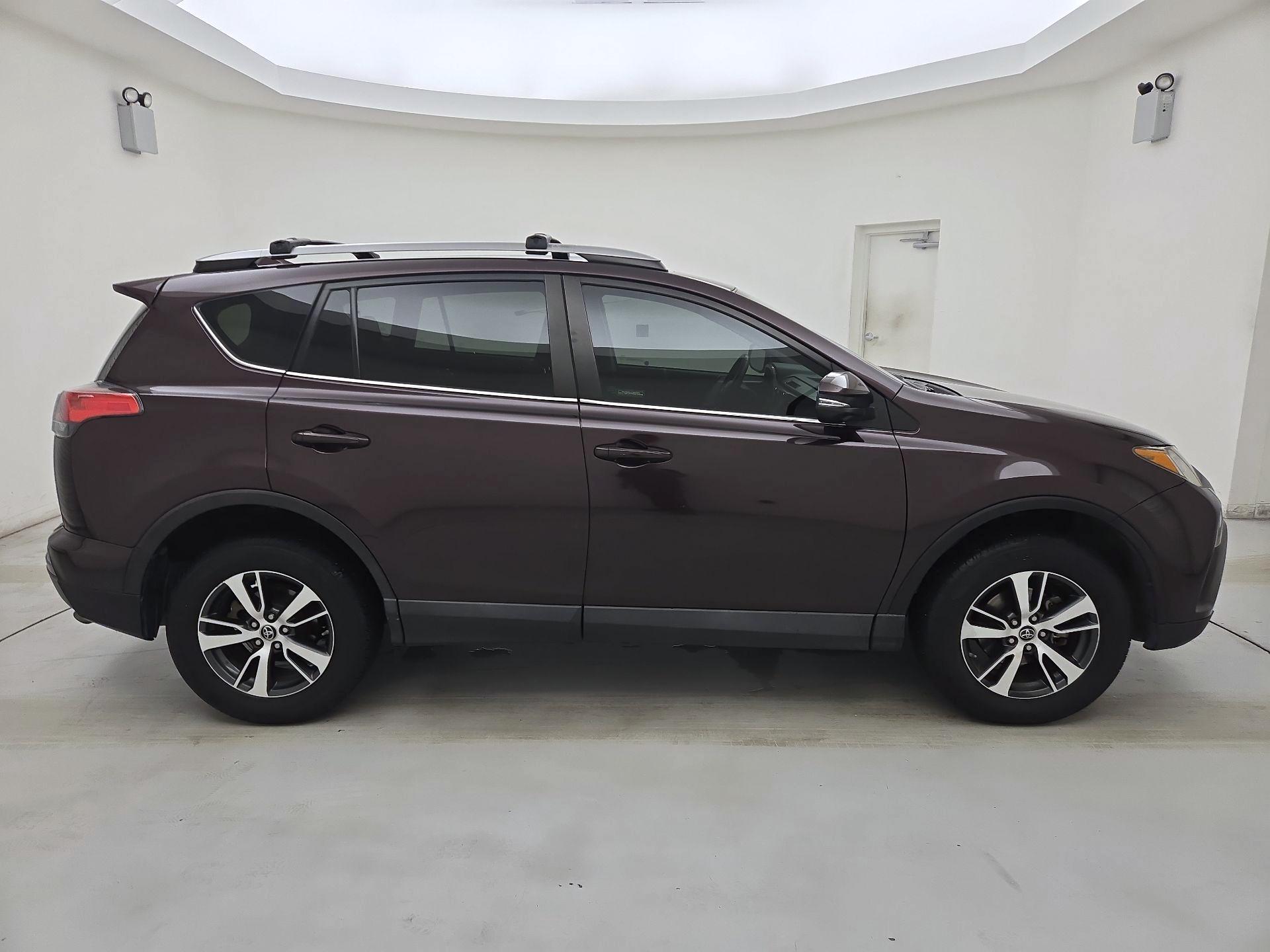 Thumbnail: 2018 Toyota RAV4 - 4