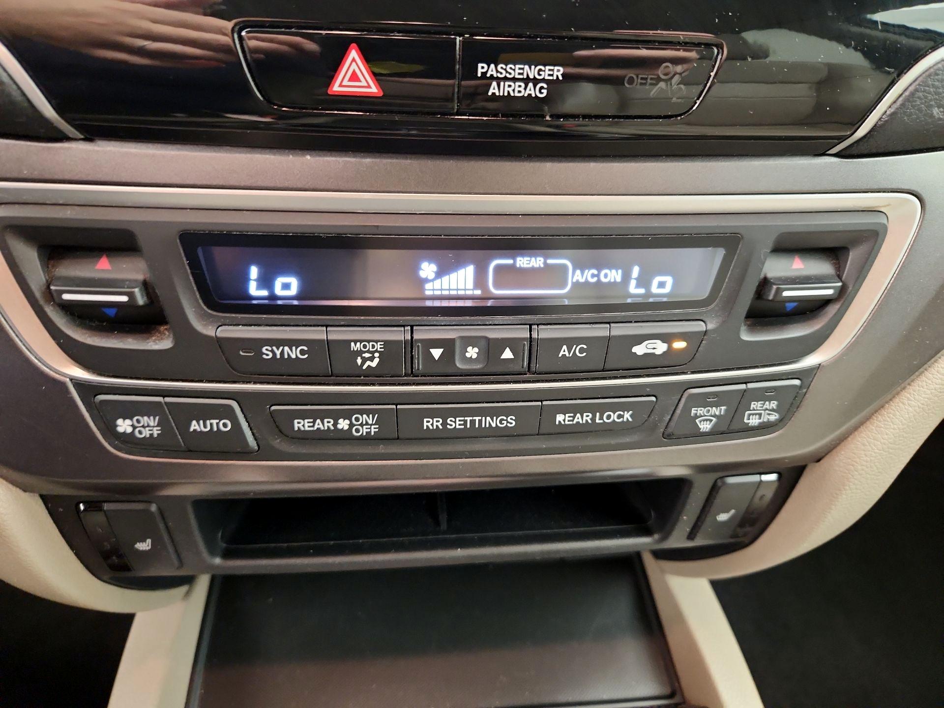 Thumbnail: 2020 Honda Pilot - 16