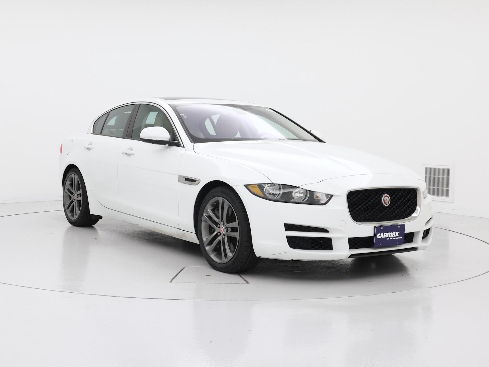 2017 Jaguar XE Premium - Photo 2