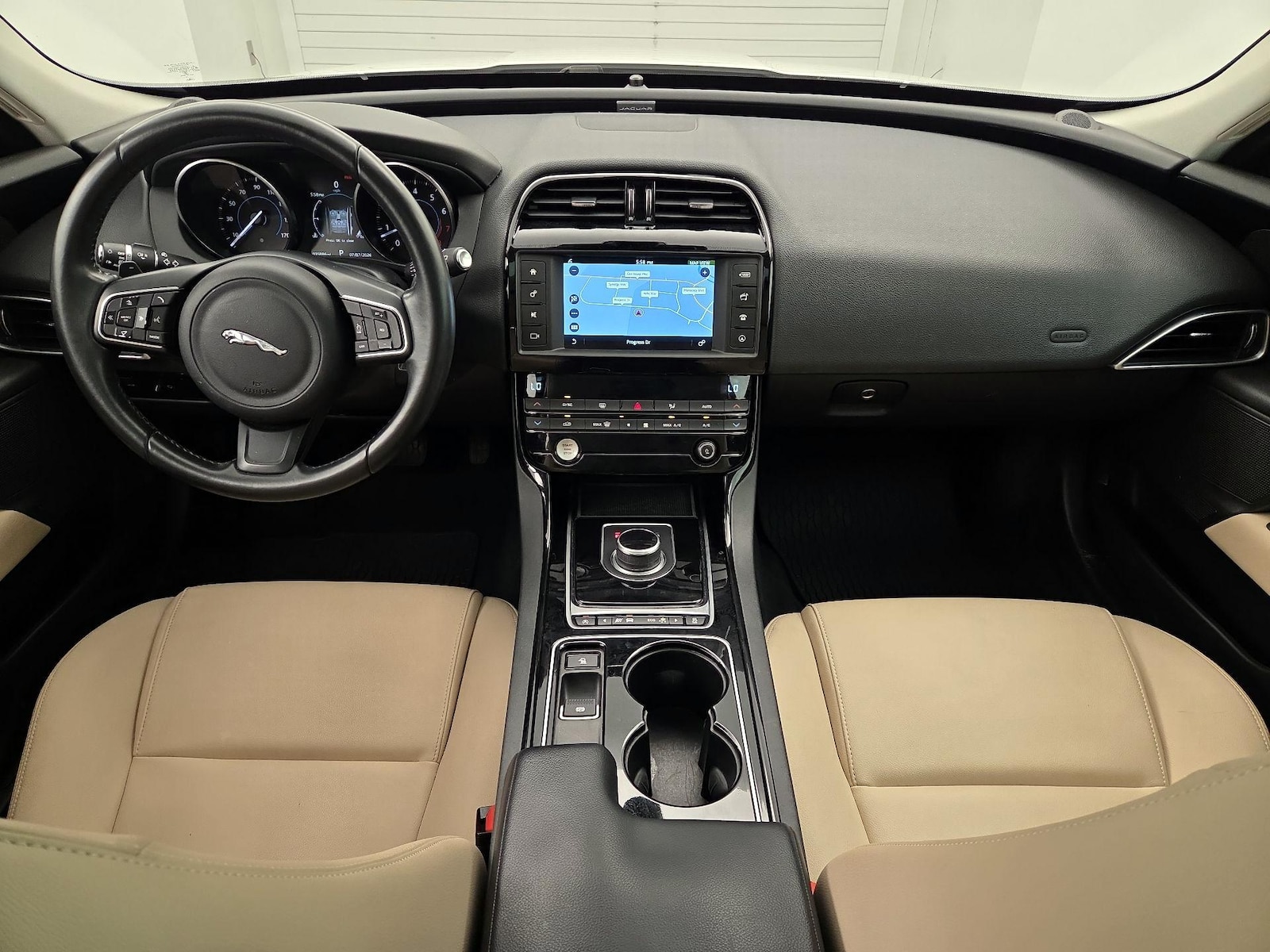 2017 Jaguar XE Premium - Photo 10