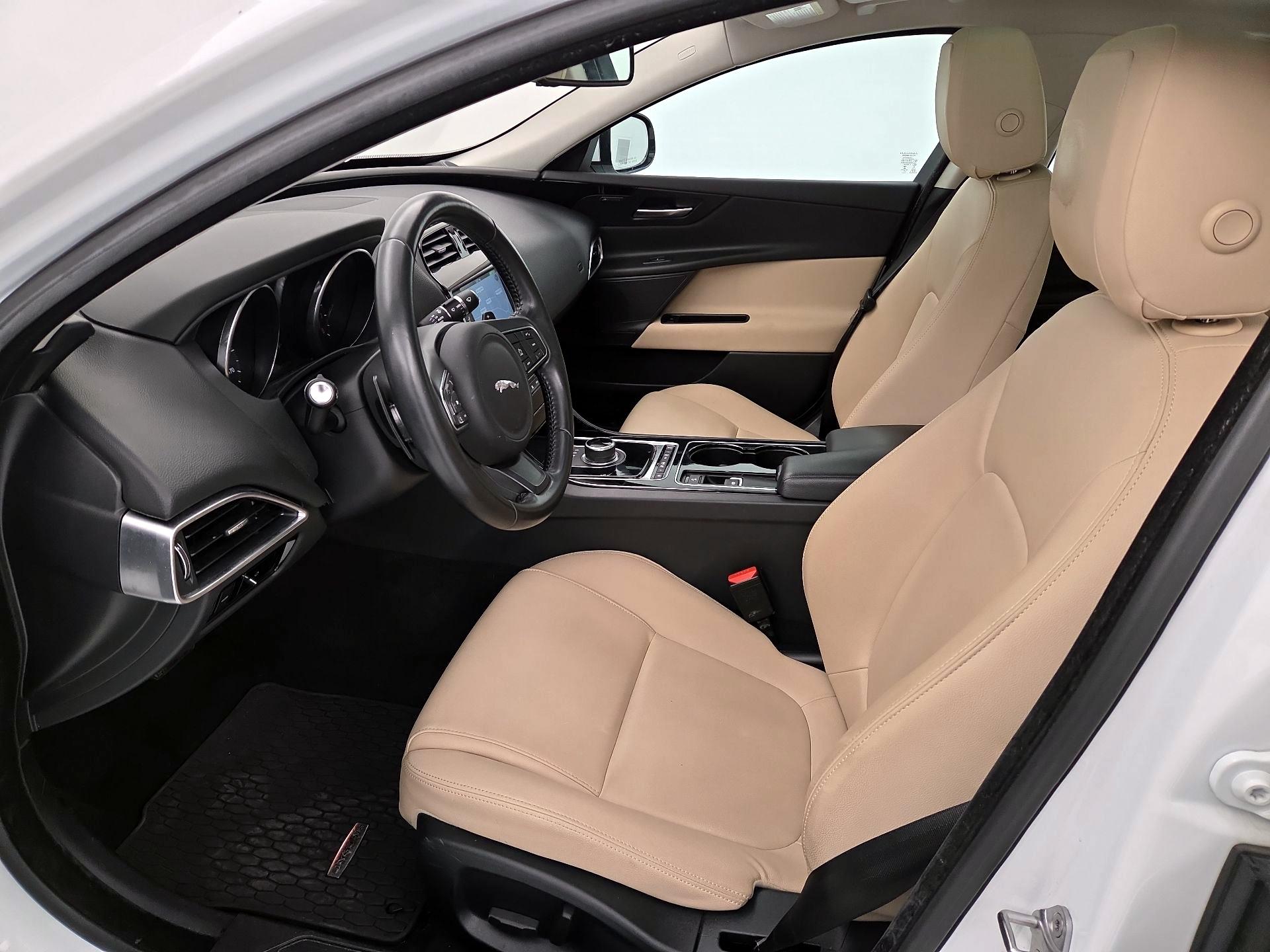 Thumbnail: 2017 Jaguar XE - 11