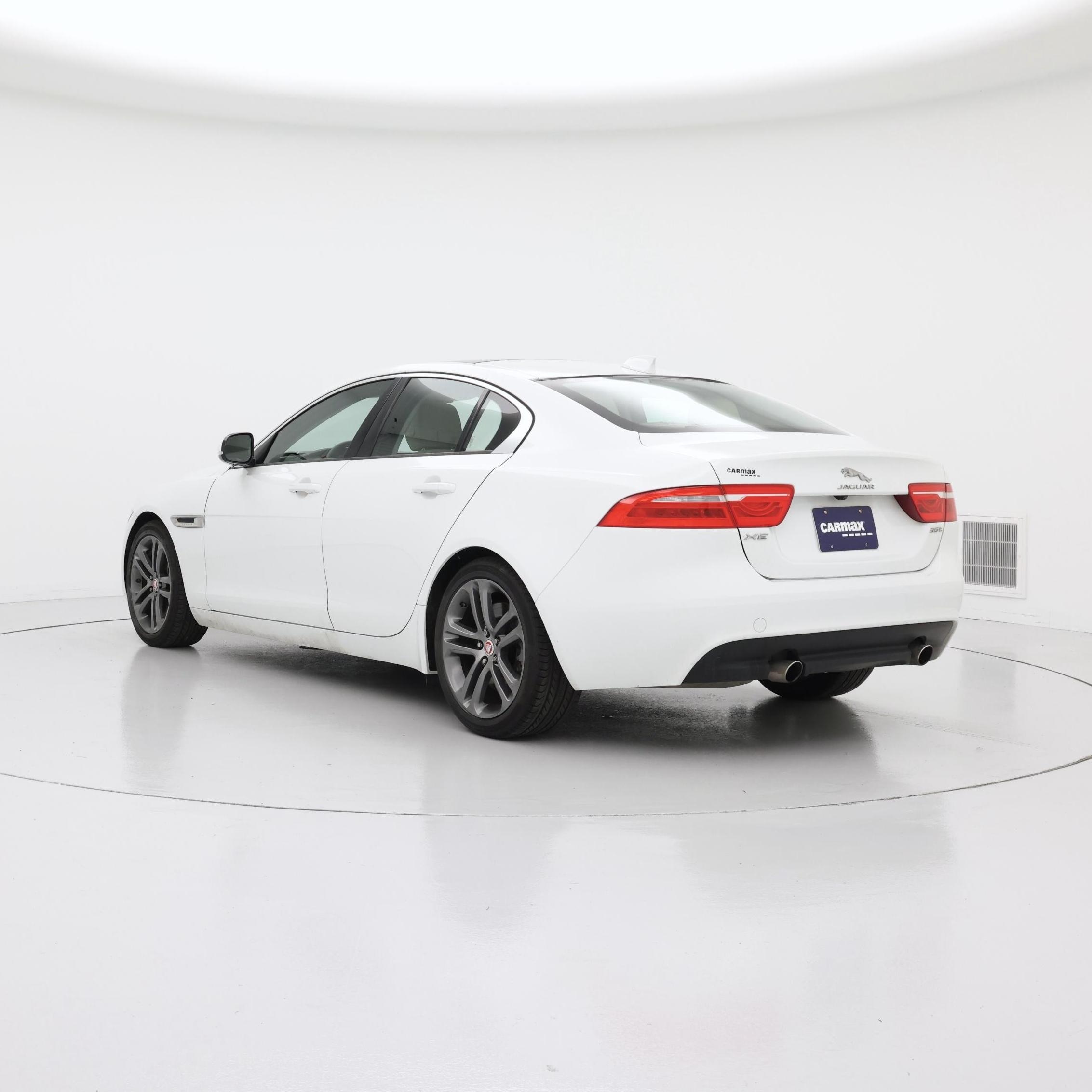 Thumbnail: 2017 Jaguar XE - 2