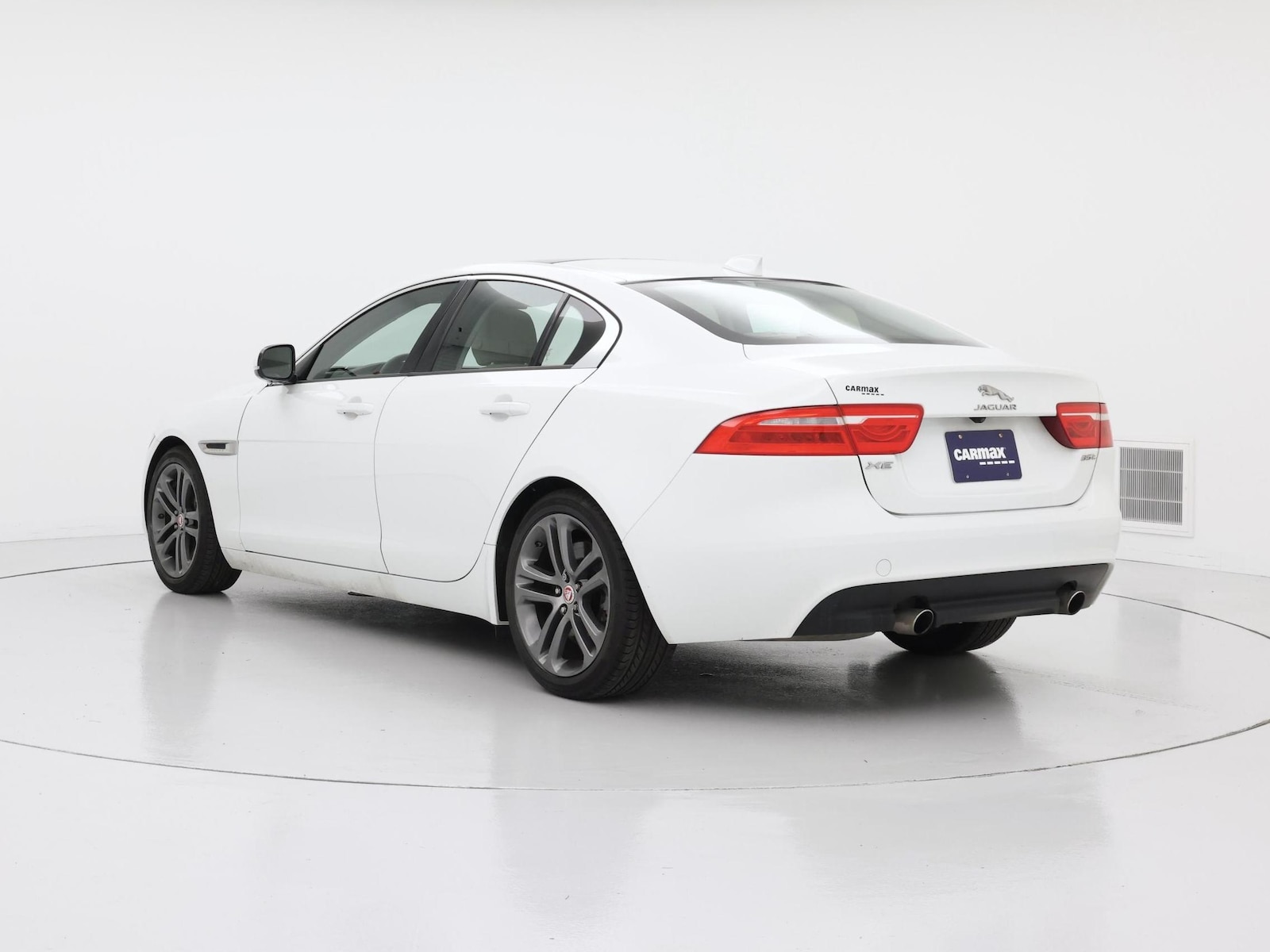 2017 Jaguar XE Premium - Photo 3