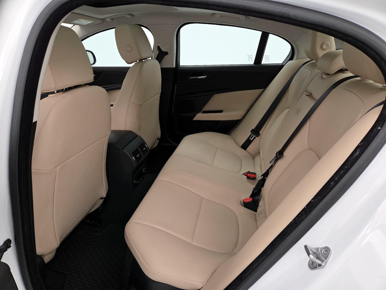 2017 Jaguar XE Premium - Photo 22