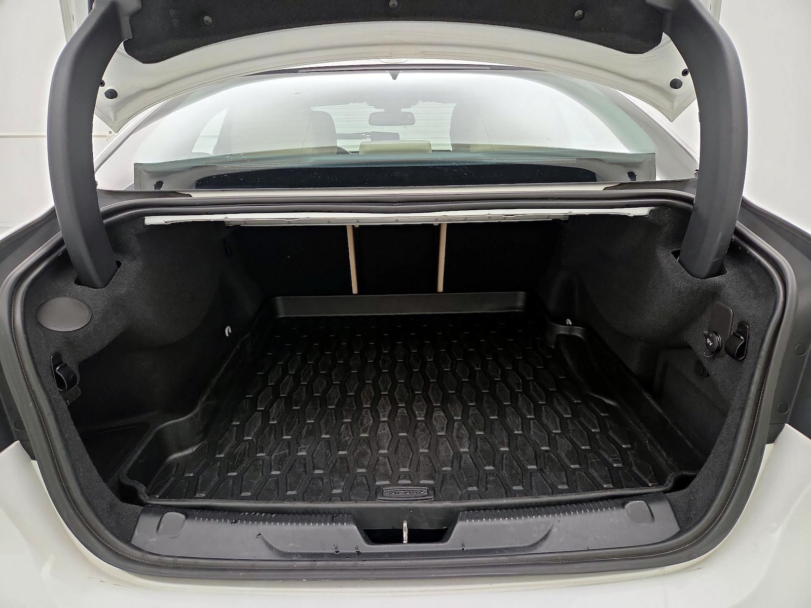 2017 Jaguar XE Premium - Photo 23