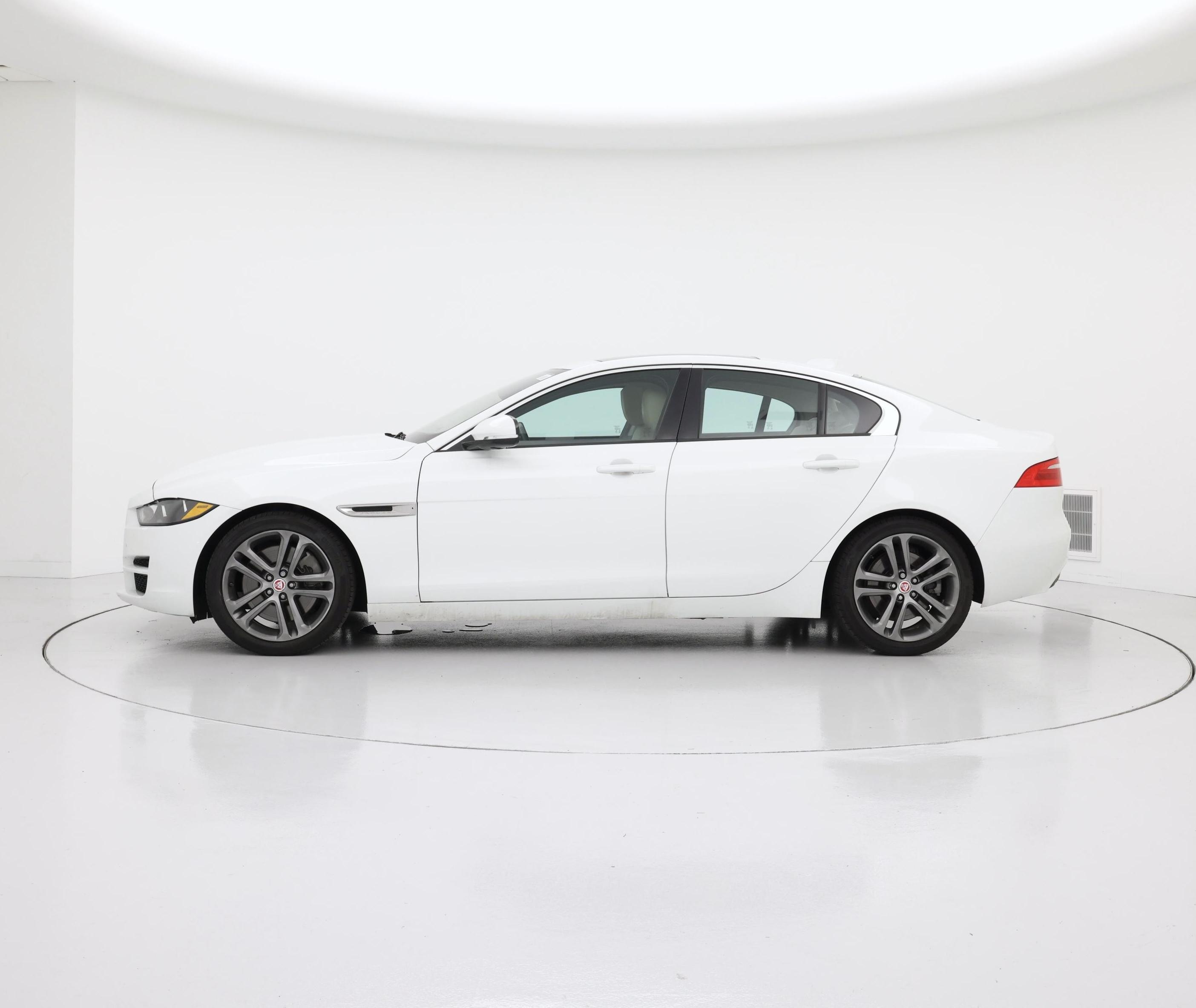 Thumbnail: 2017 Jaguar XE - 3