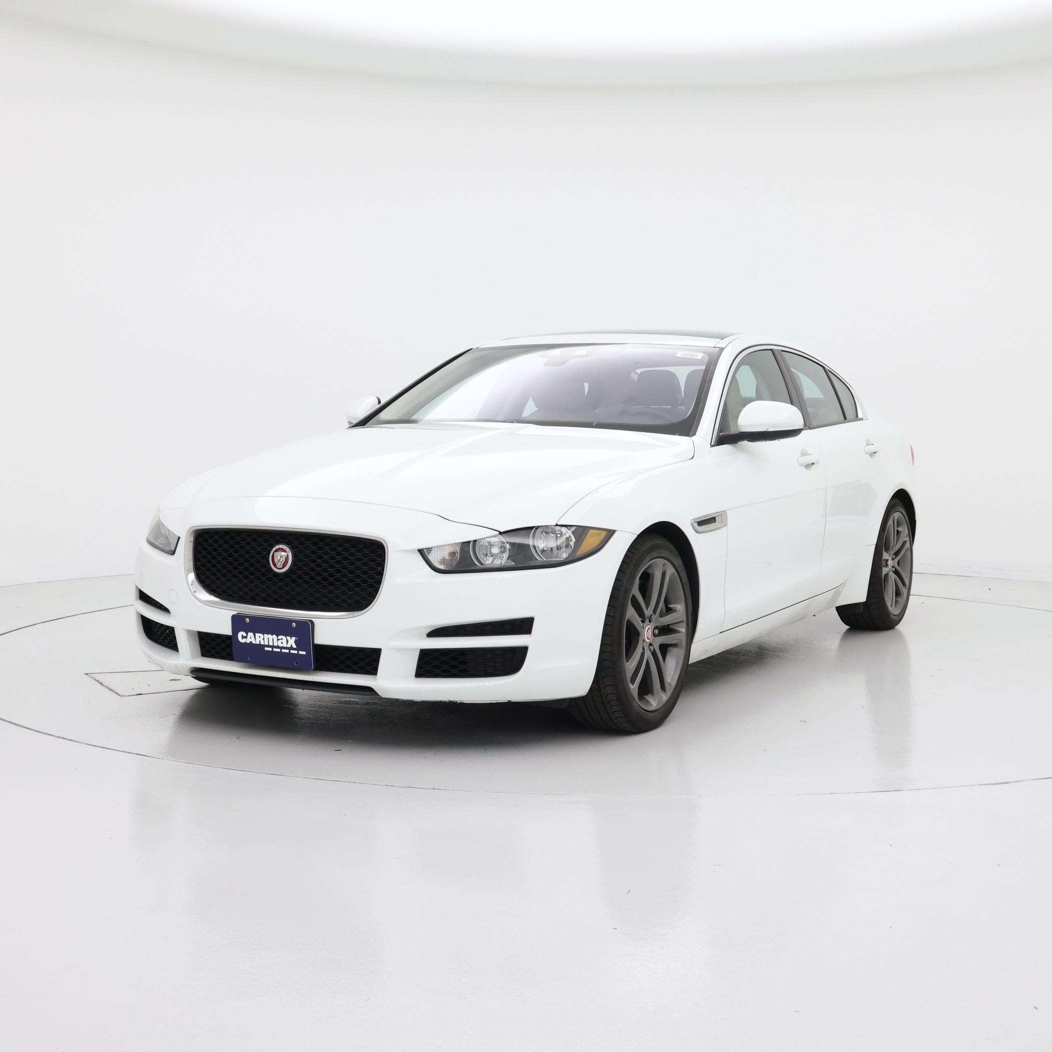 Thumbnail: 2017 Jaguar XE - 4