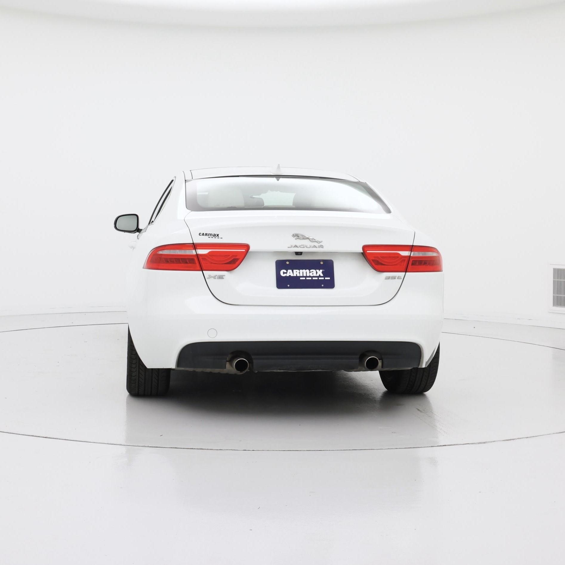 Thumbnail: 2017 Jaguar XE - 6