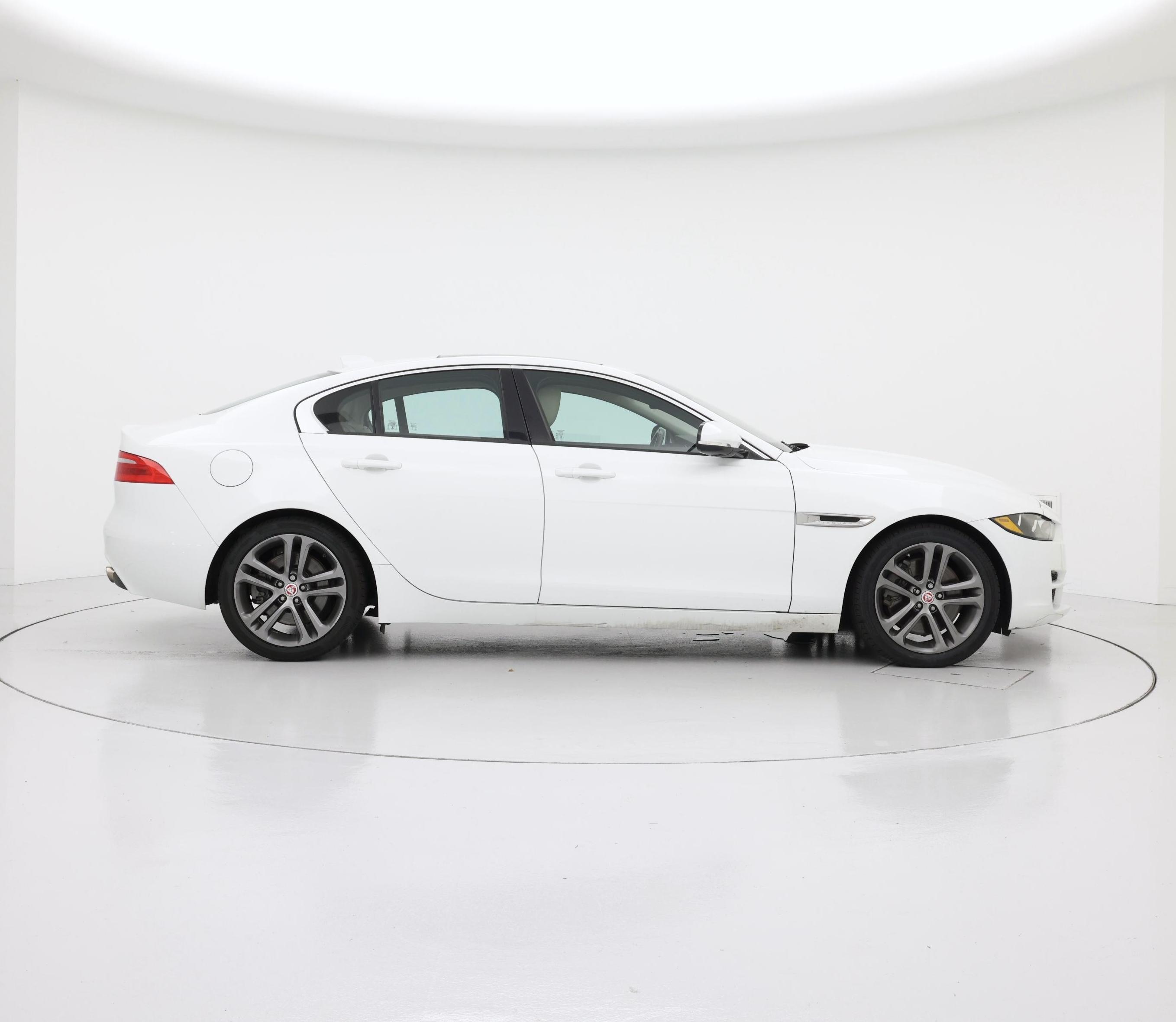 Thumbnail: 2017 Jaguar XE - 7