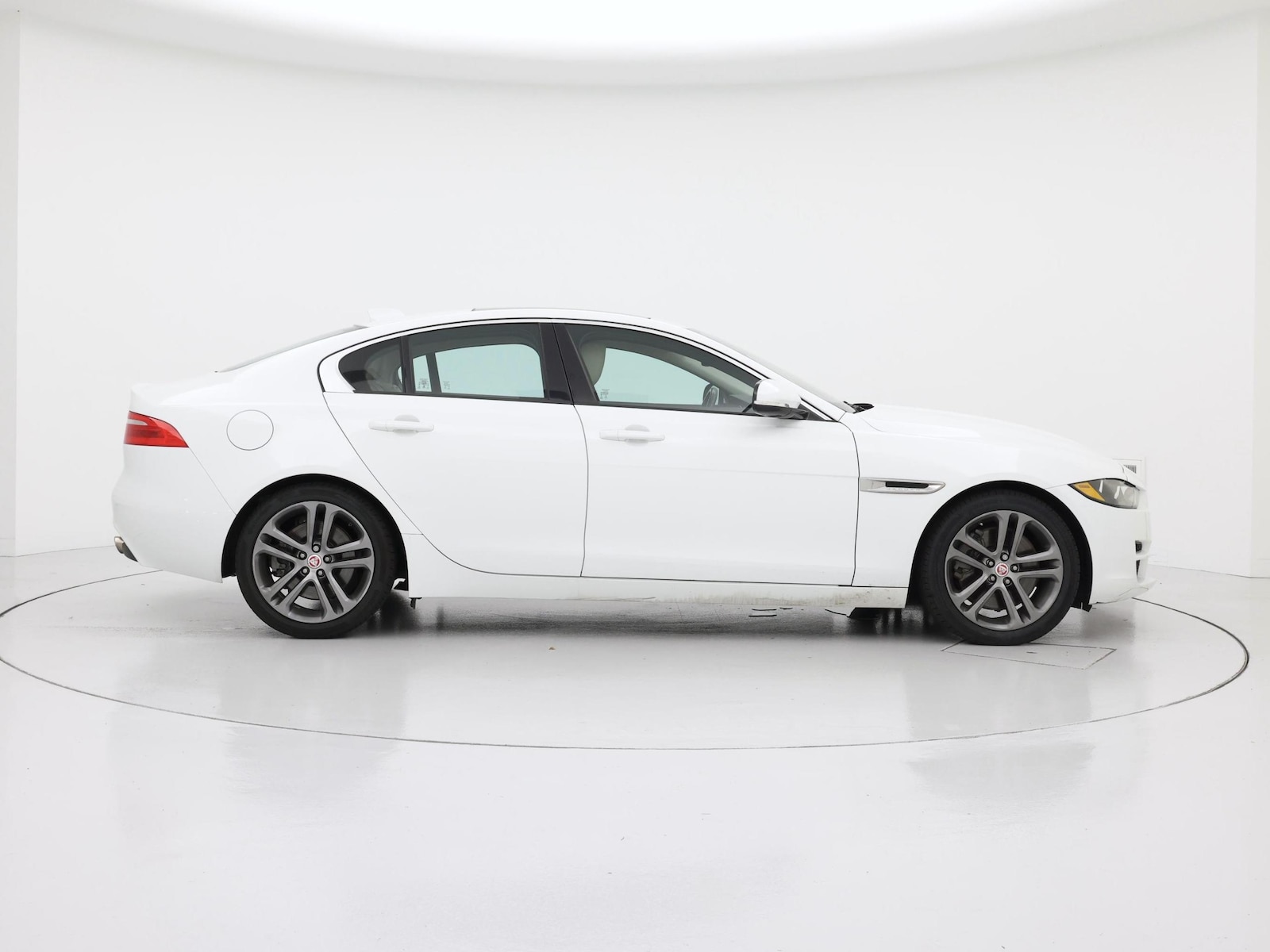 2017 Jaguar XE Premium - Photo 8