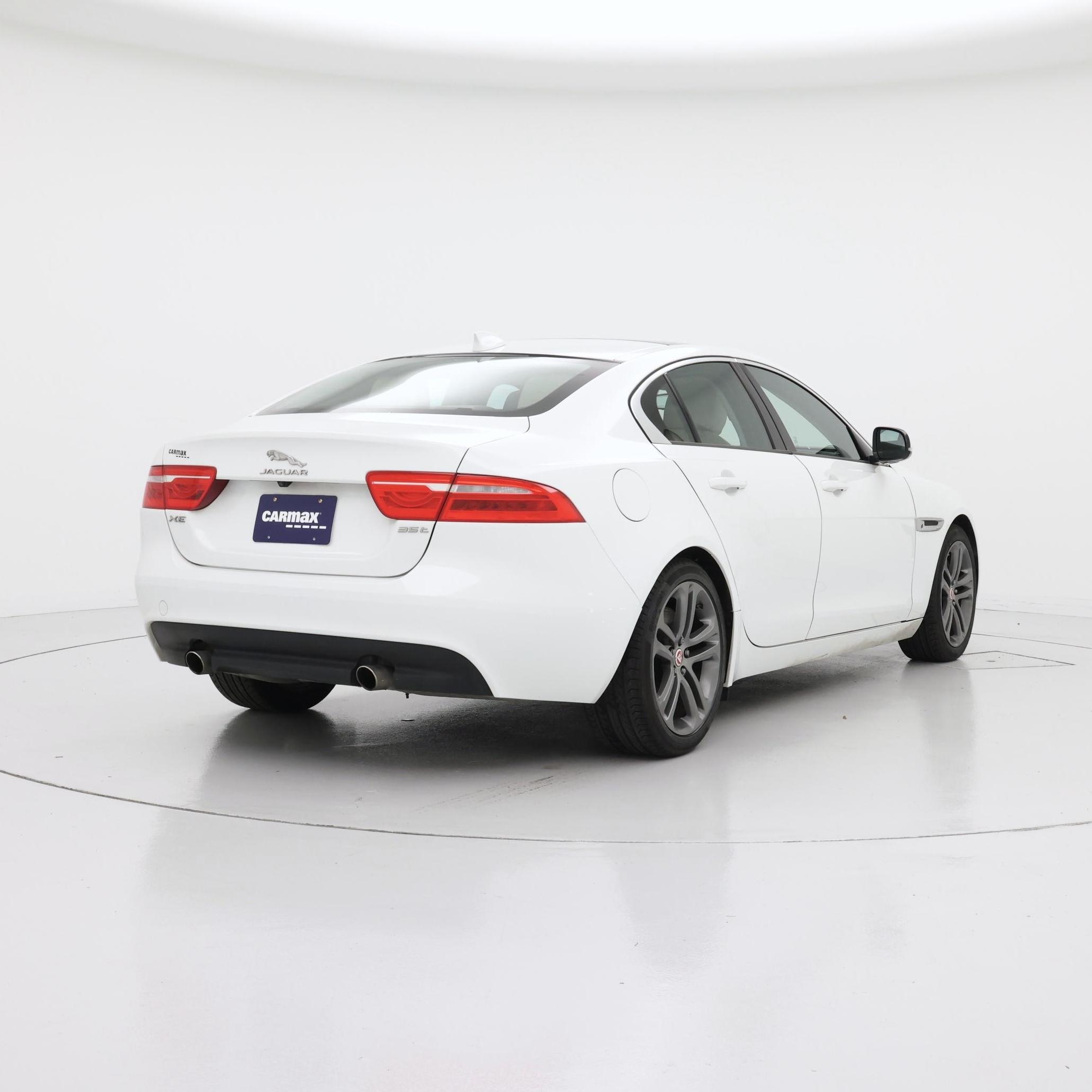 Thumbnail: 2017 Jaguar XE - 8
