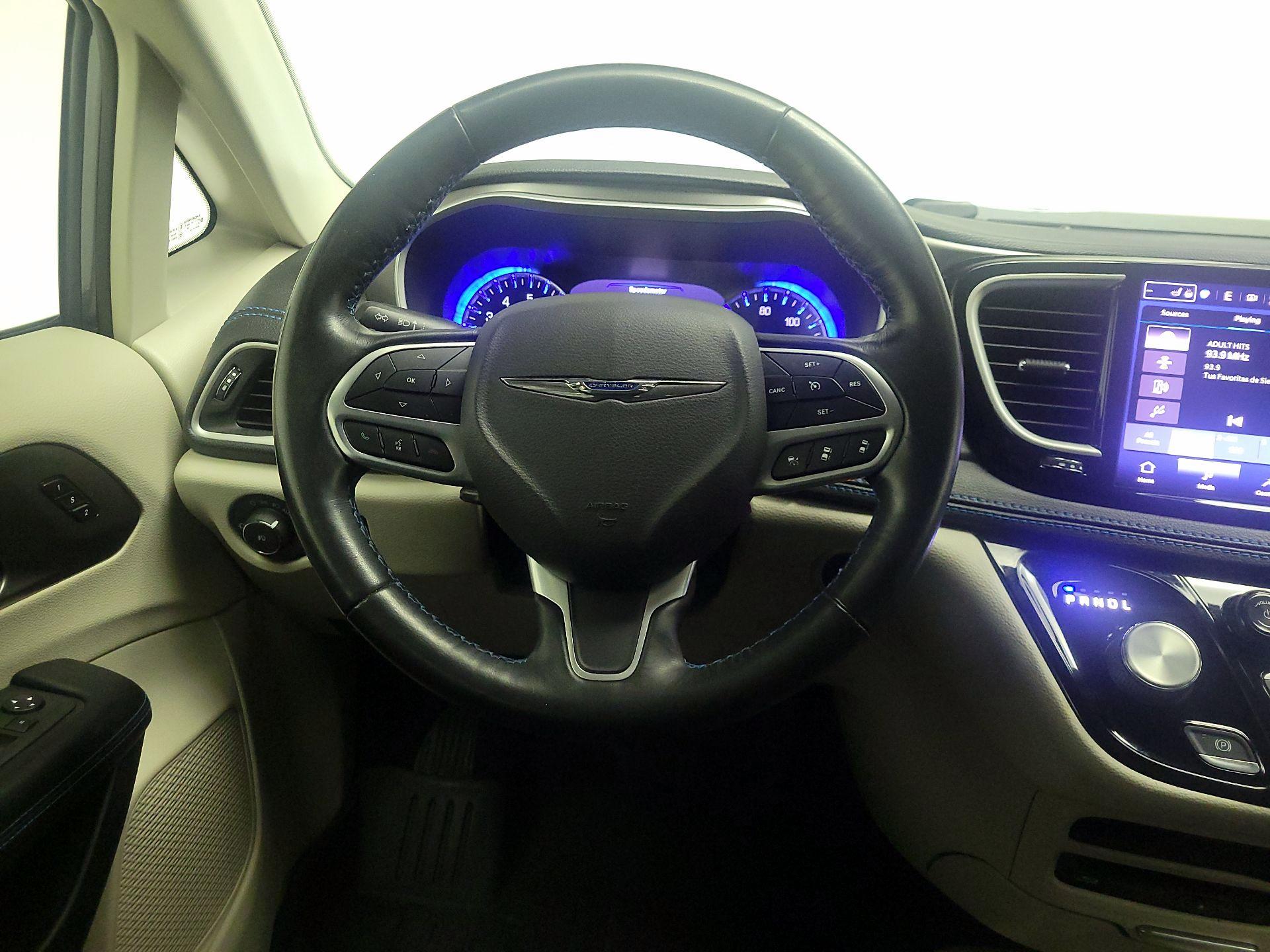 Thumbnail: 2021 Chrysler Pacifica - 10