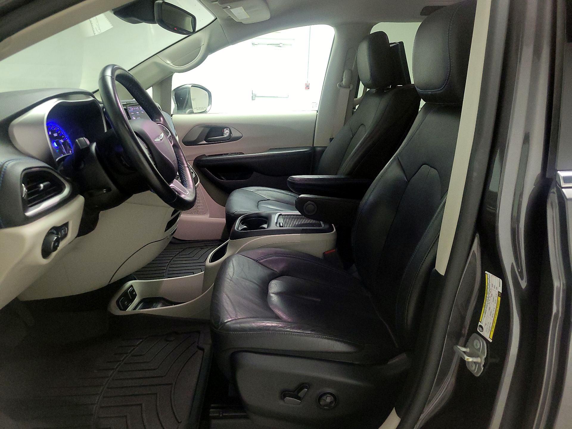 Thumbnail: 2021 Chrysler Pacifica - 11