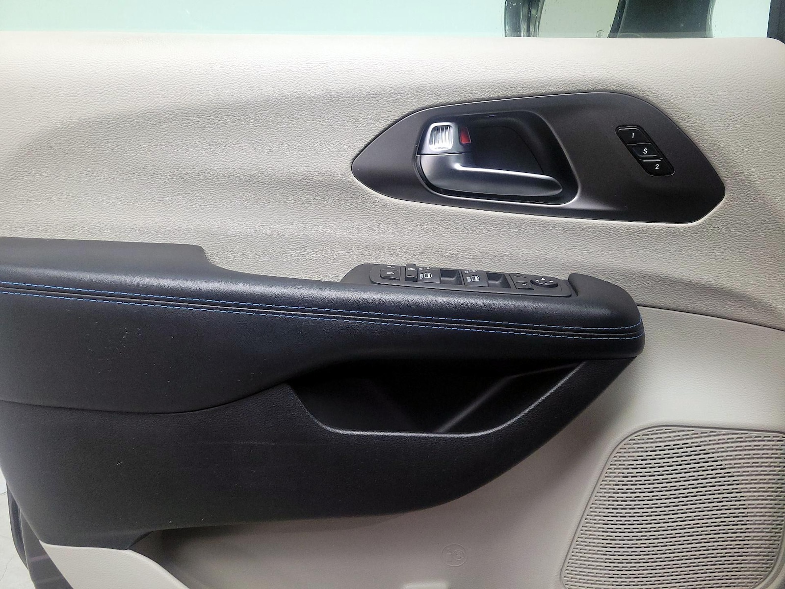 2021 Chrysler Pacifica Touring L - Photo 13