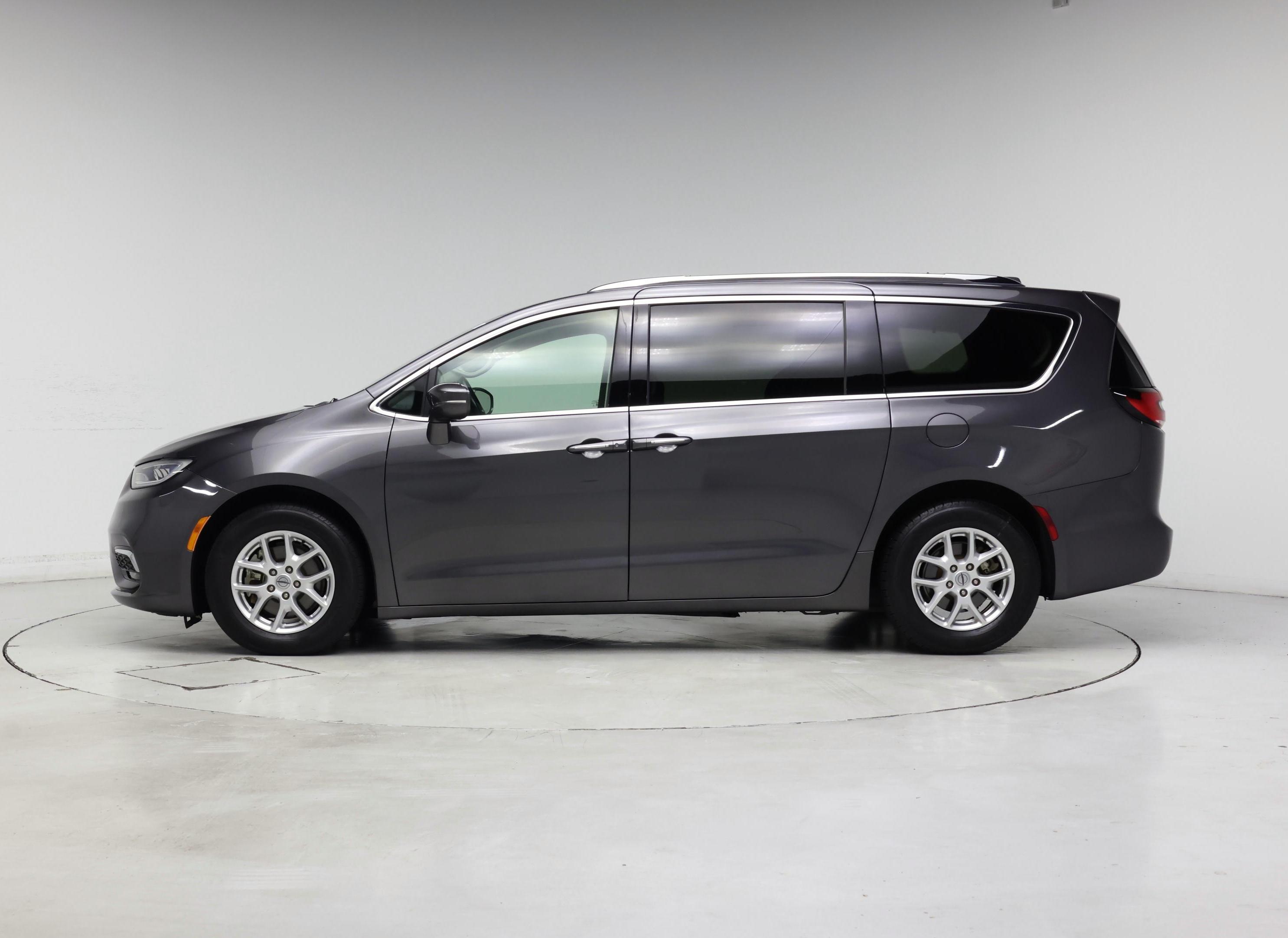 Thumbnail: 2021 Chrysler Pacifica - 3