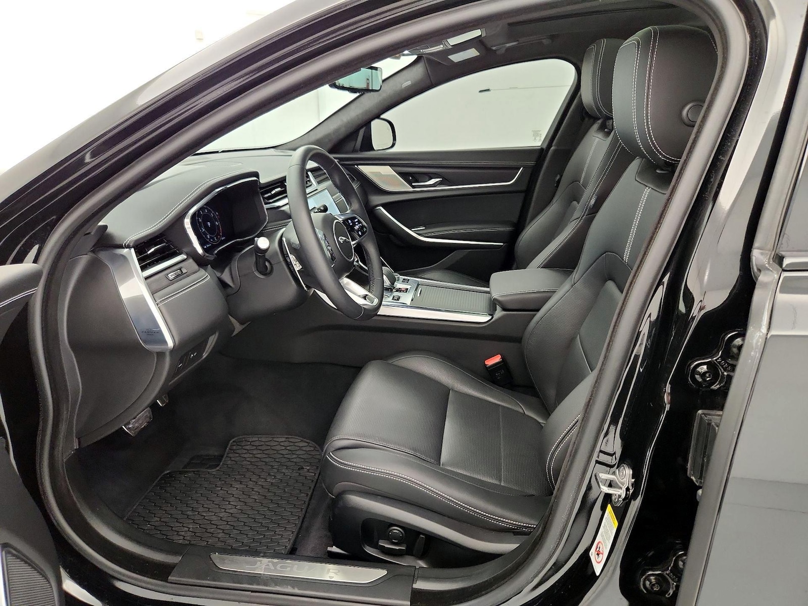 2024 Jaguar XF R-Dynamic SE - Photo 12