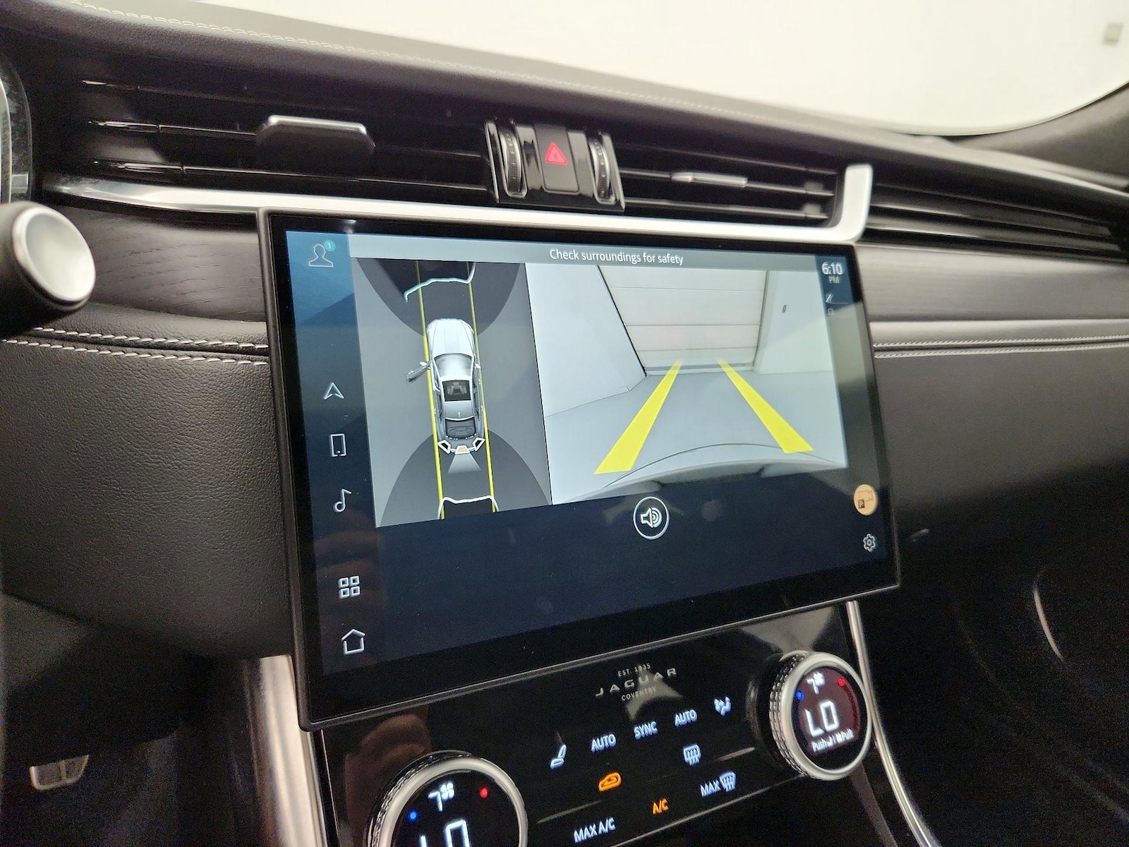 2024 Jaguar XF R-Dynamic SE - Photo 16