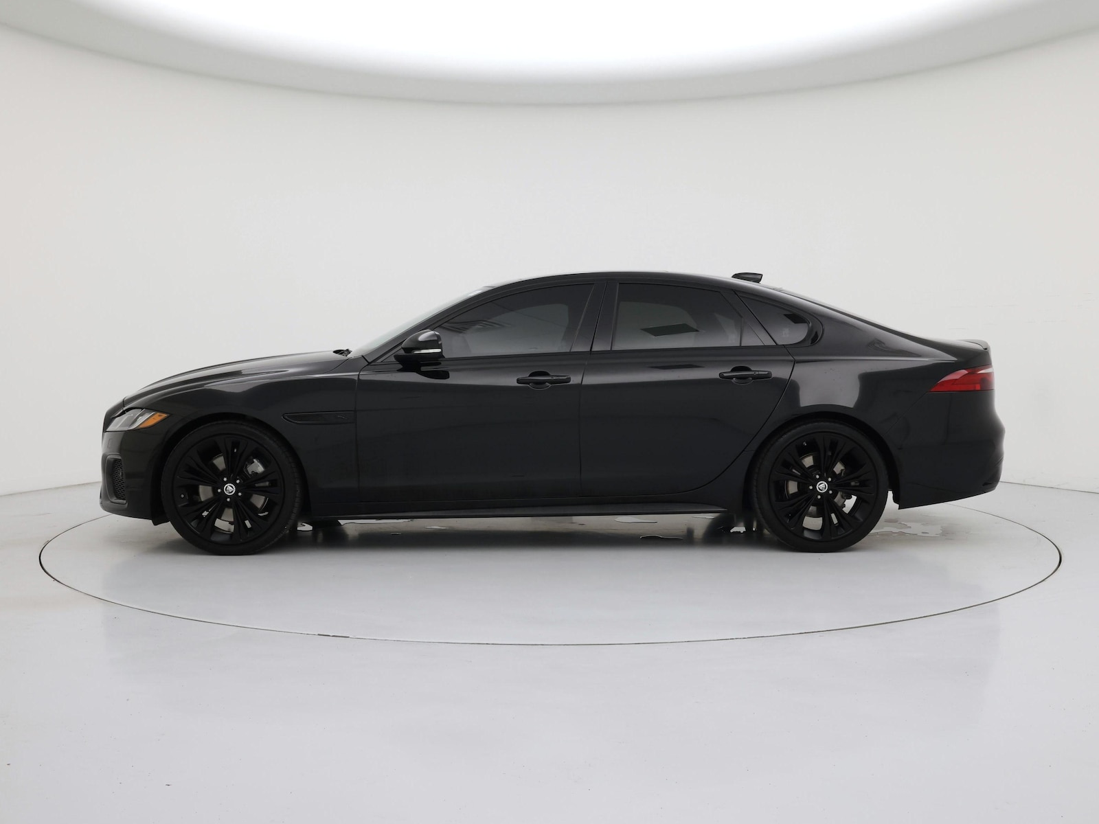 2024 Jaguar XF R-Dynamic SE - Photo 4