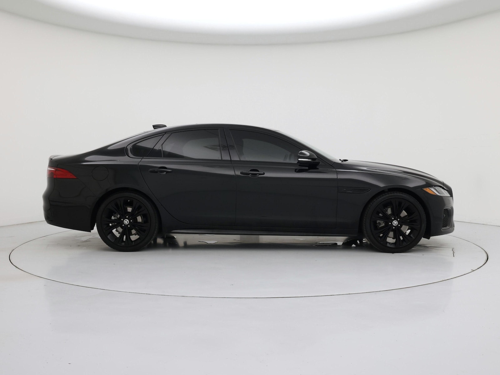 2024 Jaguar XF R-Dynamic SE - Photo 8