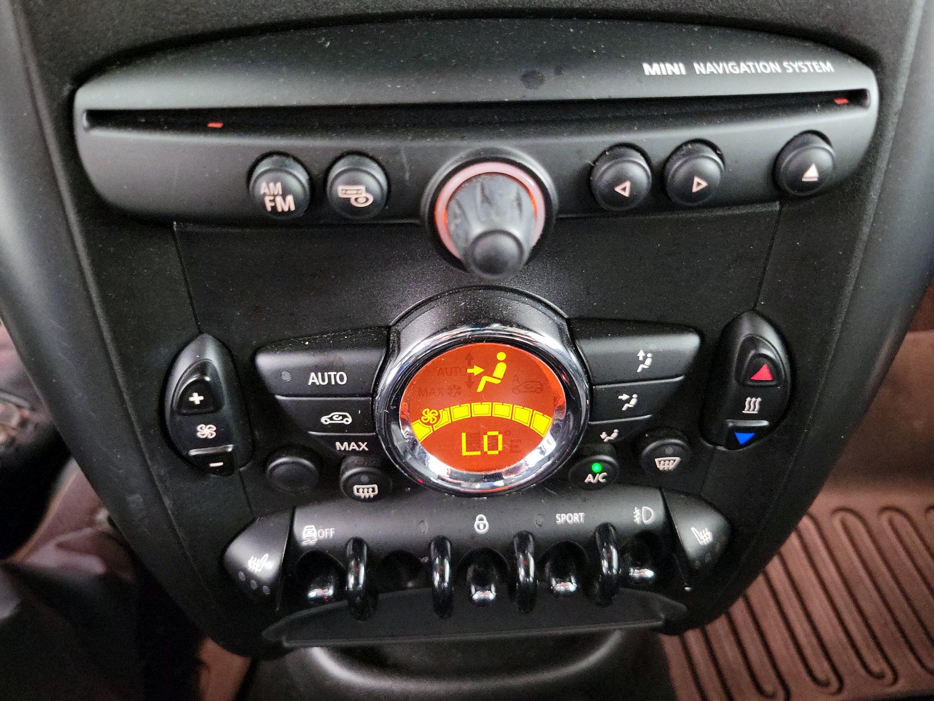 Thumbnail: 2016 MINI Cooper Countryman - 16