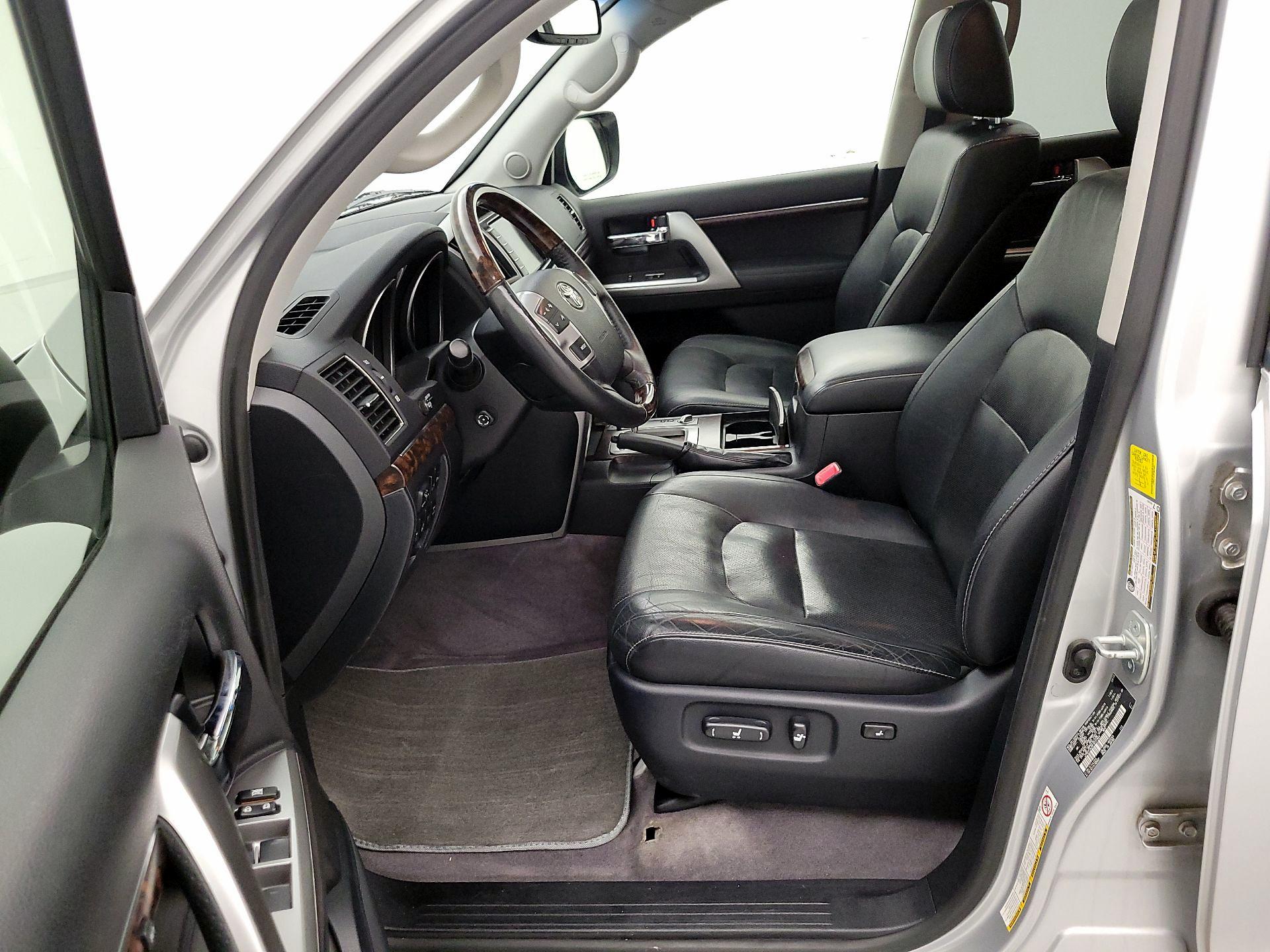 Thumbnail: 2015 Toyota Land Cruiser - 11