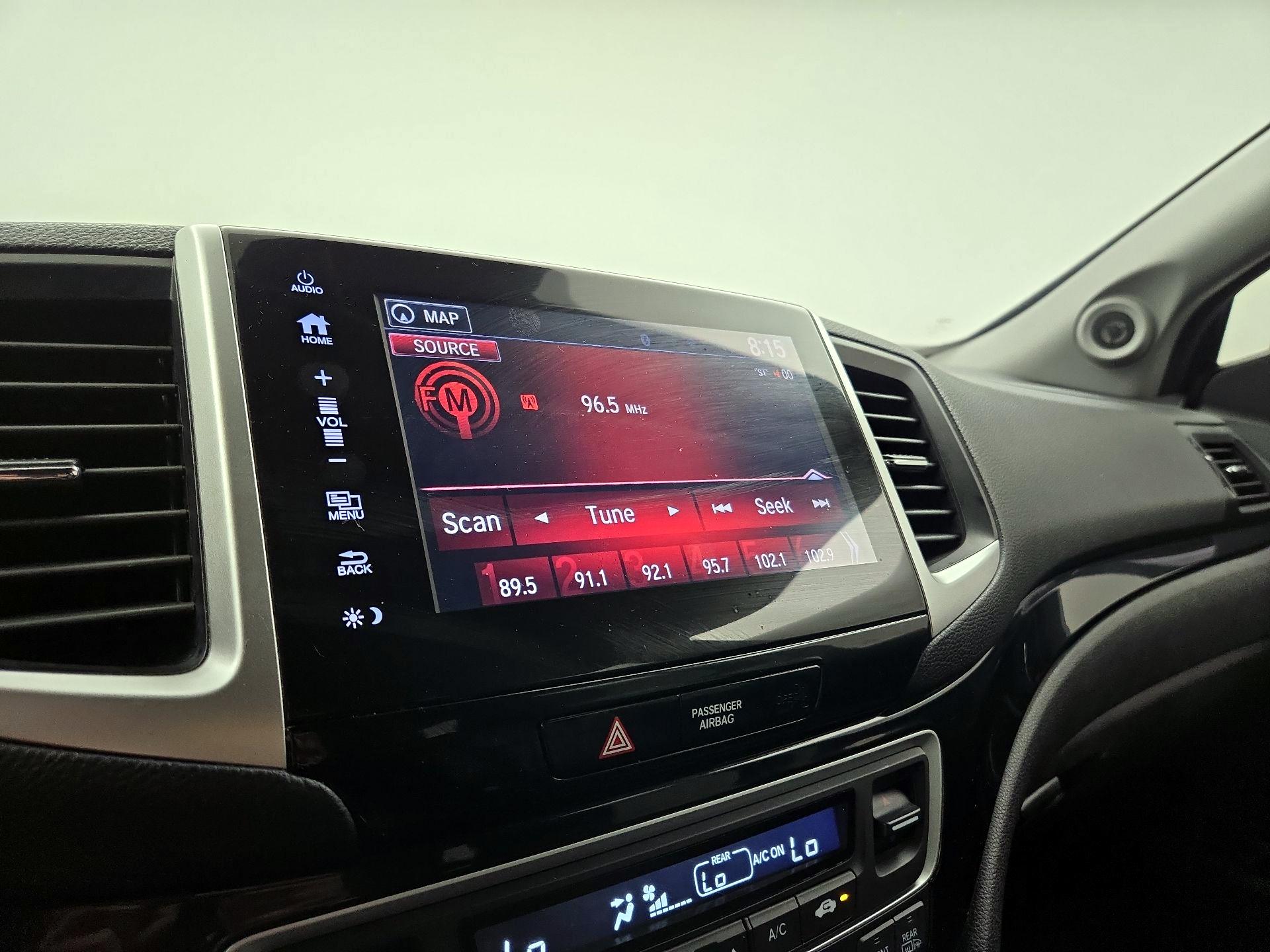 Thumbnail: 2017 Honda Pilot - 16