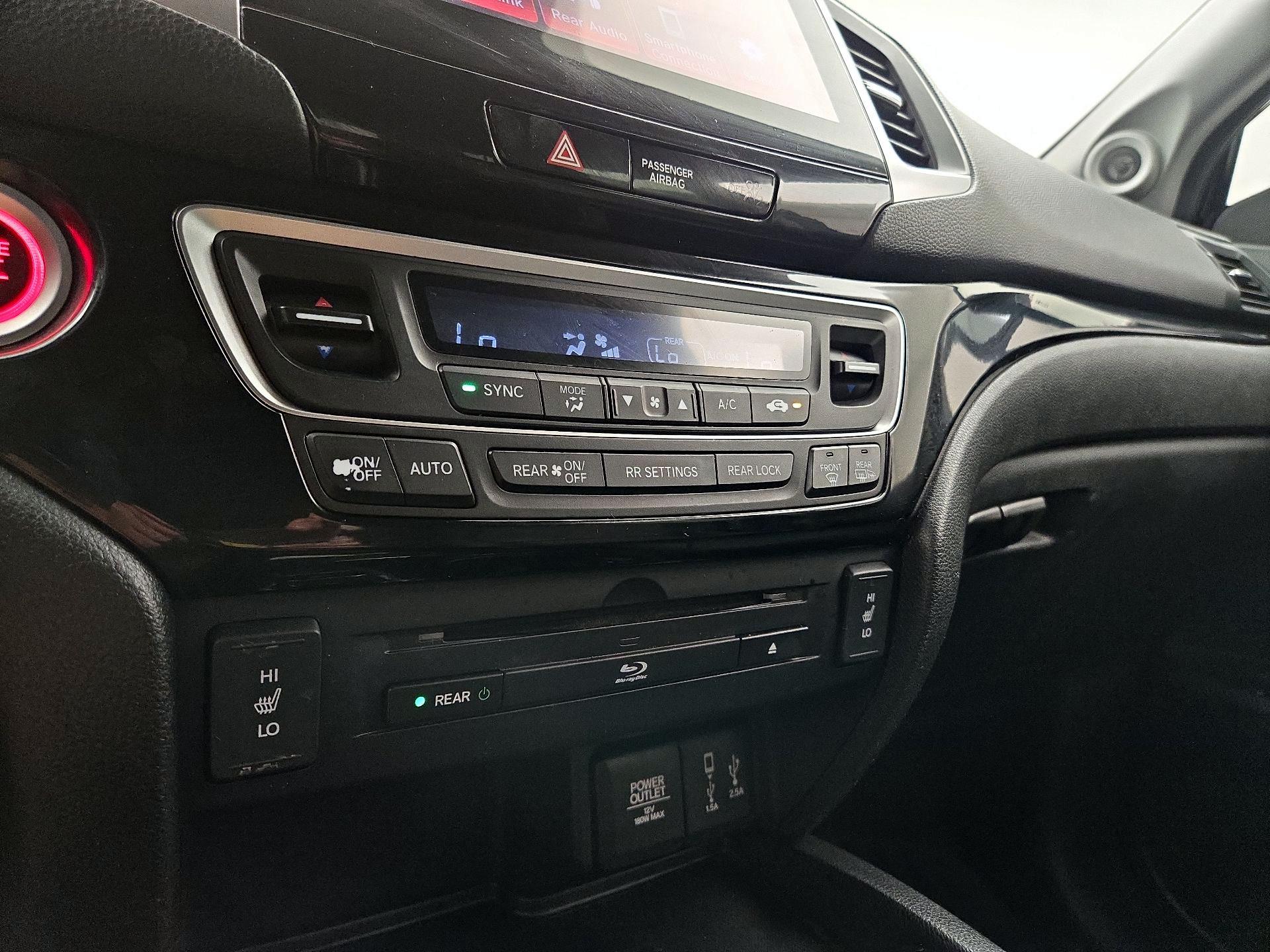 Thumbnail: 2017 Honda Pilot - 17