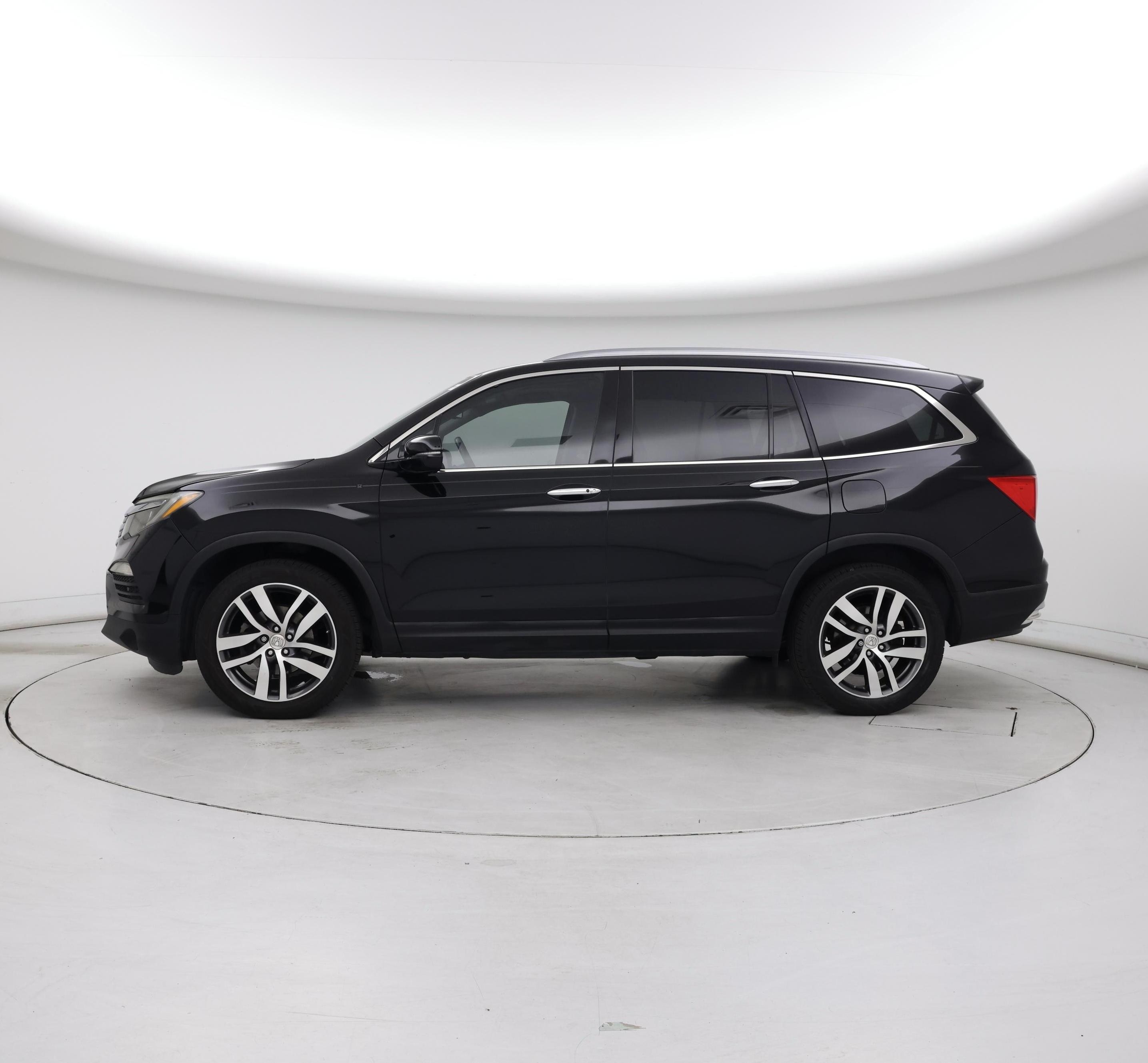 Thumbnail: 2017 Honda Pilot - 3
