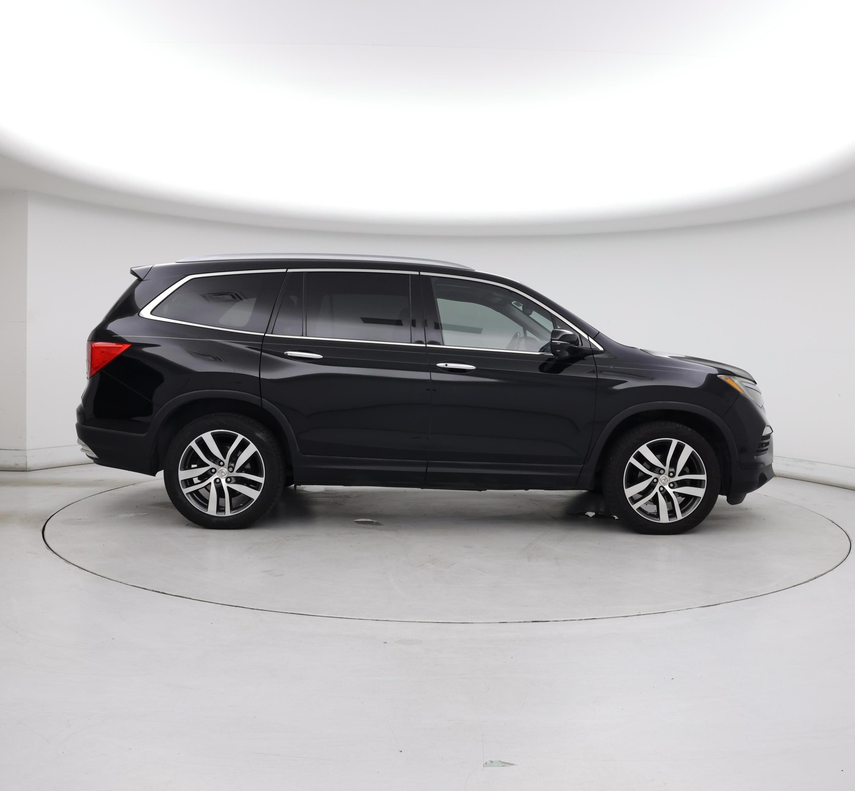 Thumbnail: 2017 Honda Pilot - 7