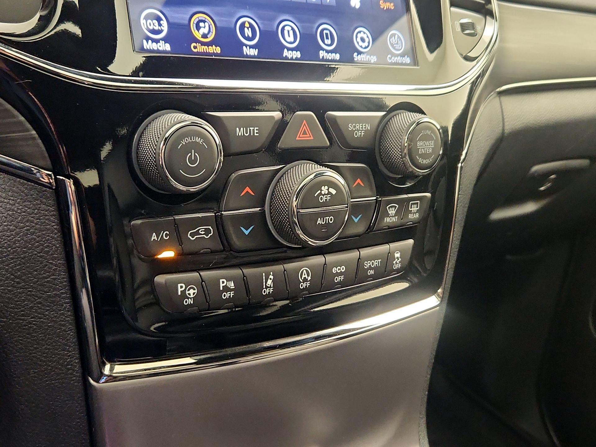 Thumbnail: 2020 Jeep Grand Cherokee - 17