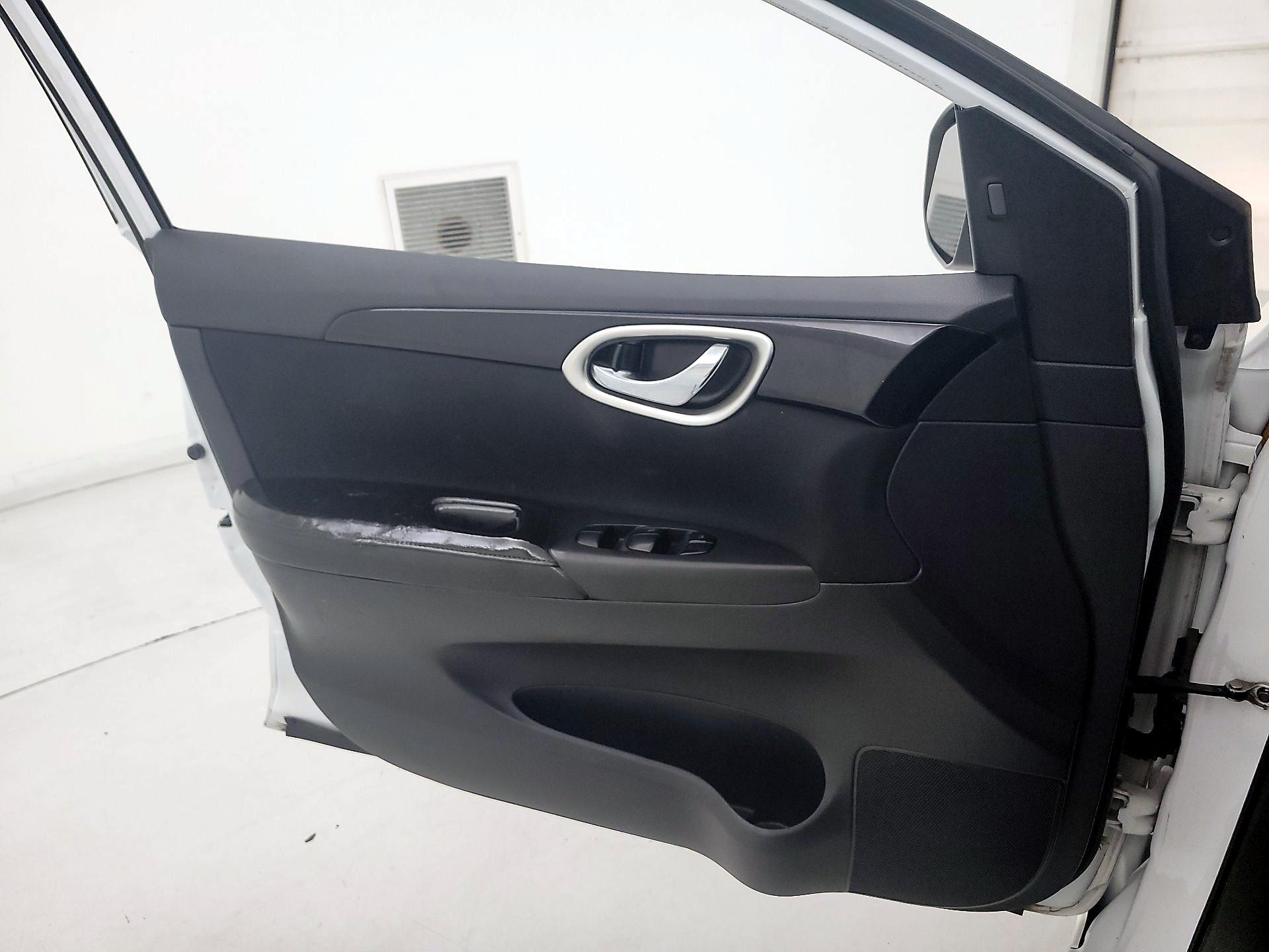 Thumbnail: 2019 Nissan Sentra - 12