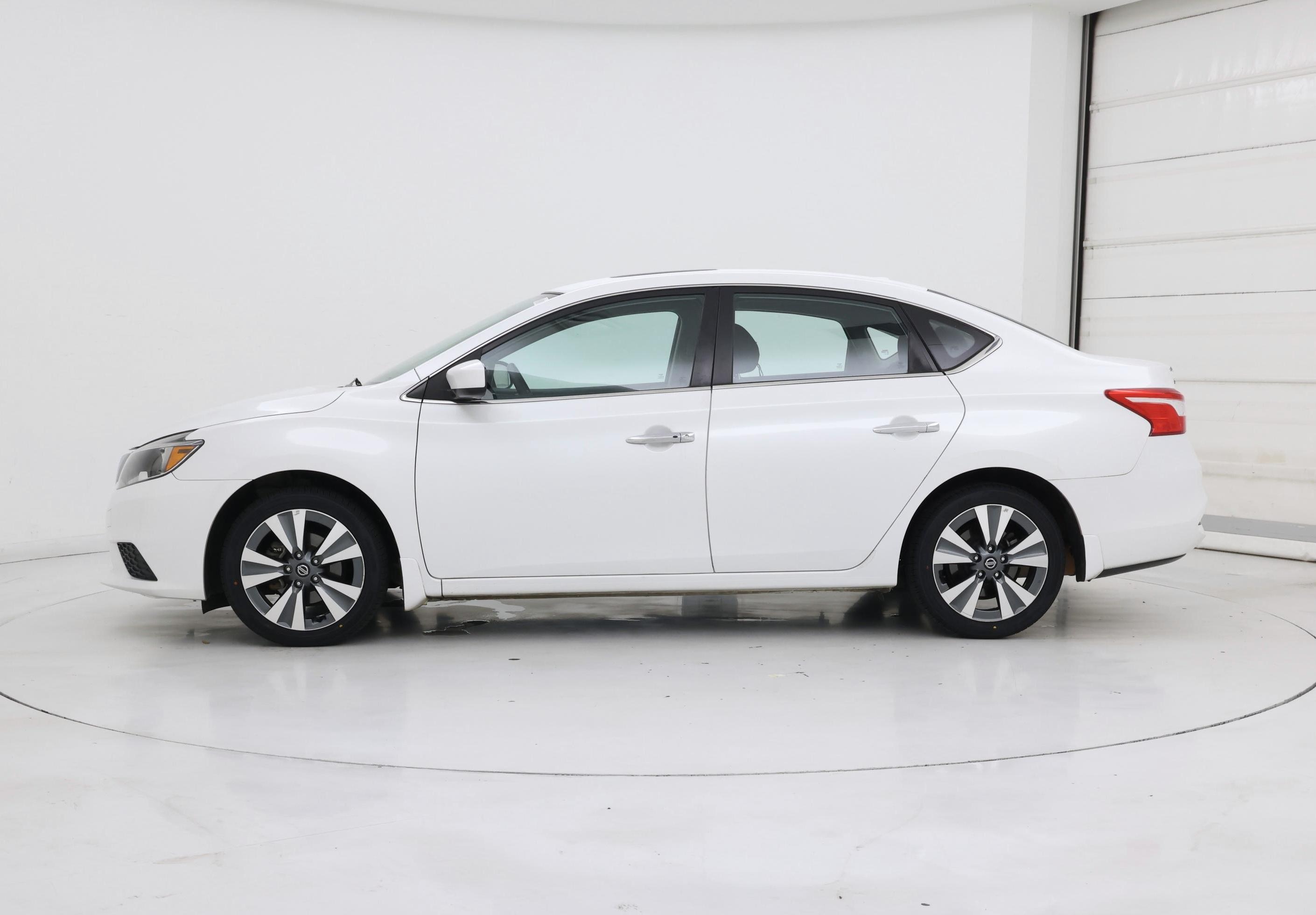 Thumbnail: 2019 Nissan Sentra - 3