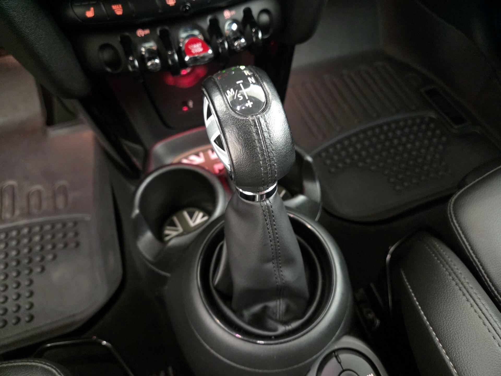 Thumbnail: 2019 MINI Cooper Hardtop - 17