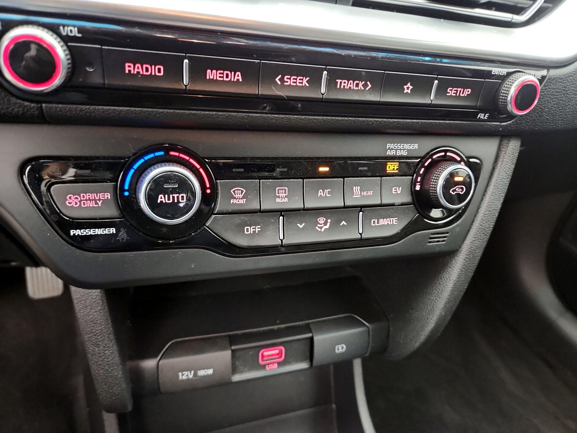 Thumbnail: 2020 Kia Niro - 16