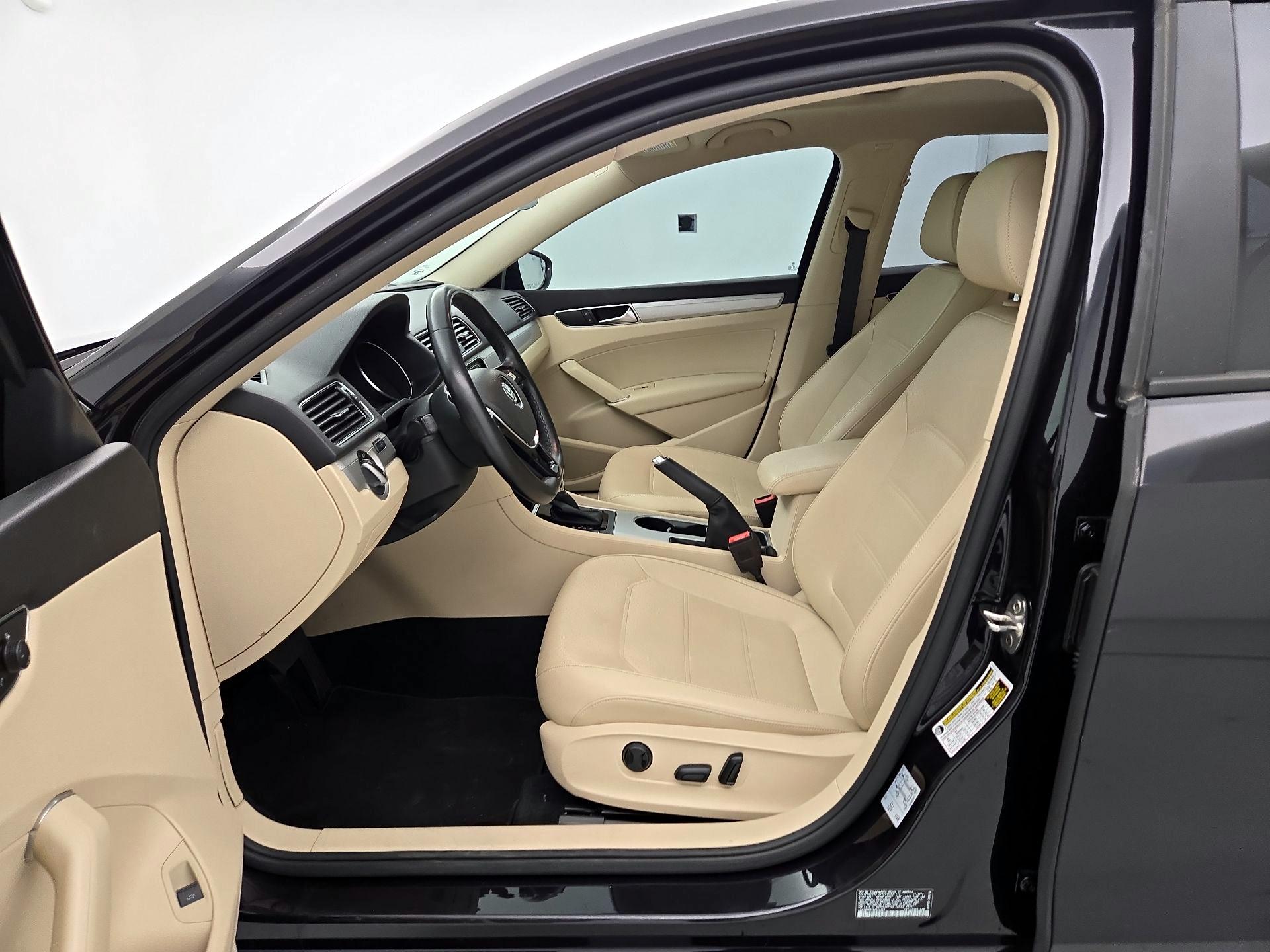 Thumbnail: 2019 Volkswagen Passat - 11