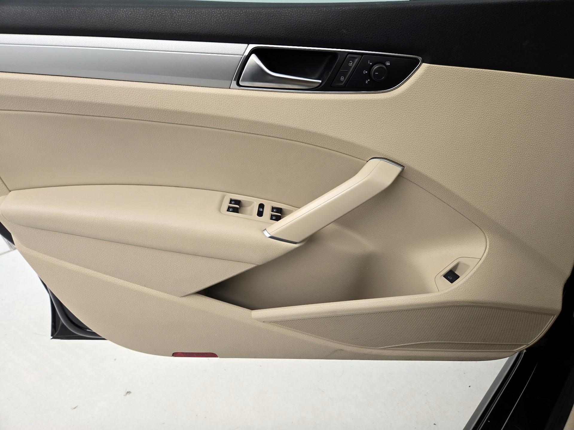 Thumbnail: 2019 Volkswagen Passat - 12