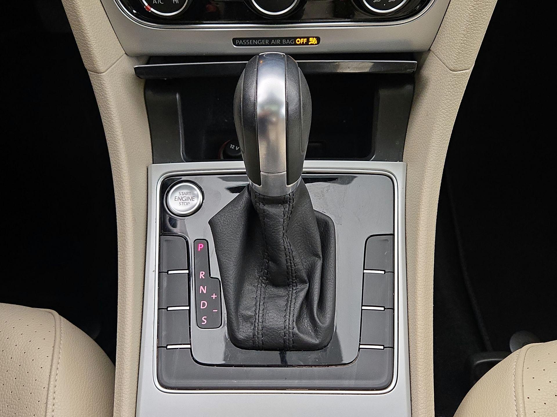 Thumbnail: 2019 Volkswagen Passat - 17