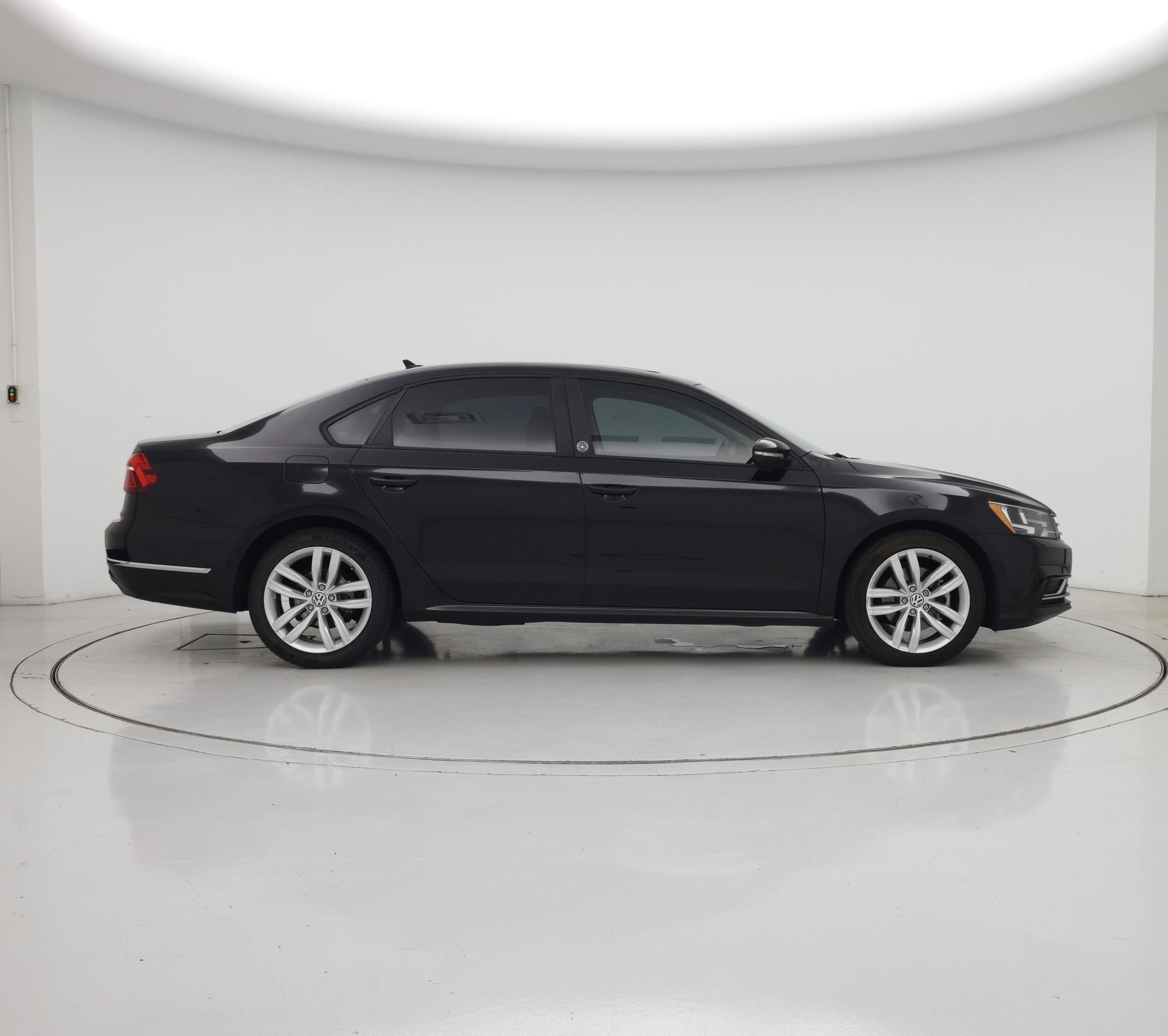 Thumbnail: 2019 Volkswagen Passat - 7