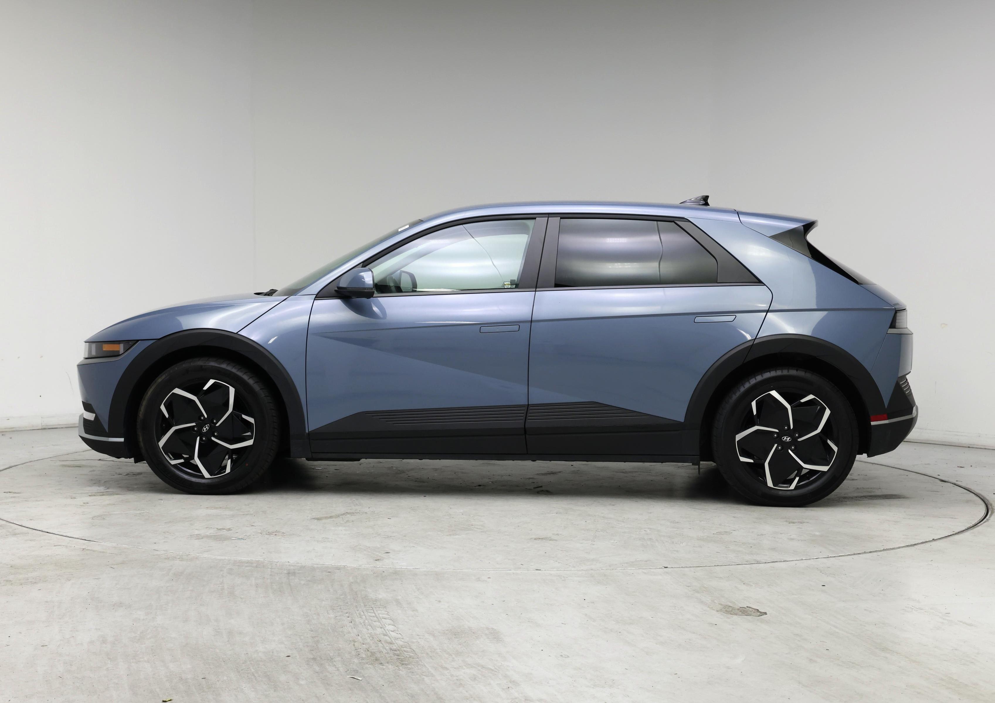 Thumbnail: 2023 Hyundai Ioniq 5 - 3