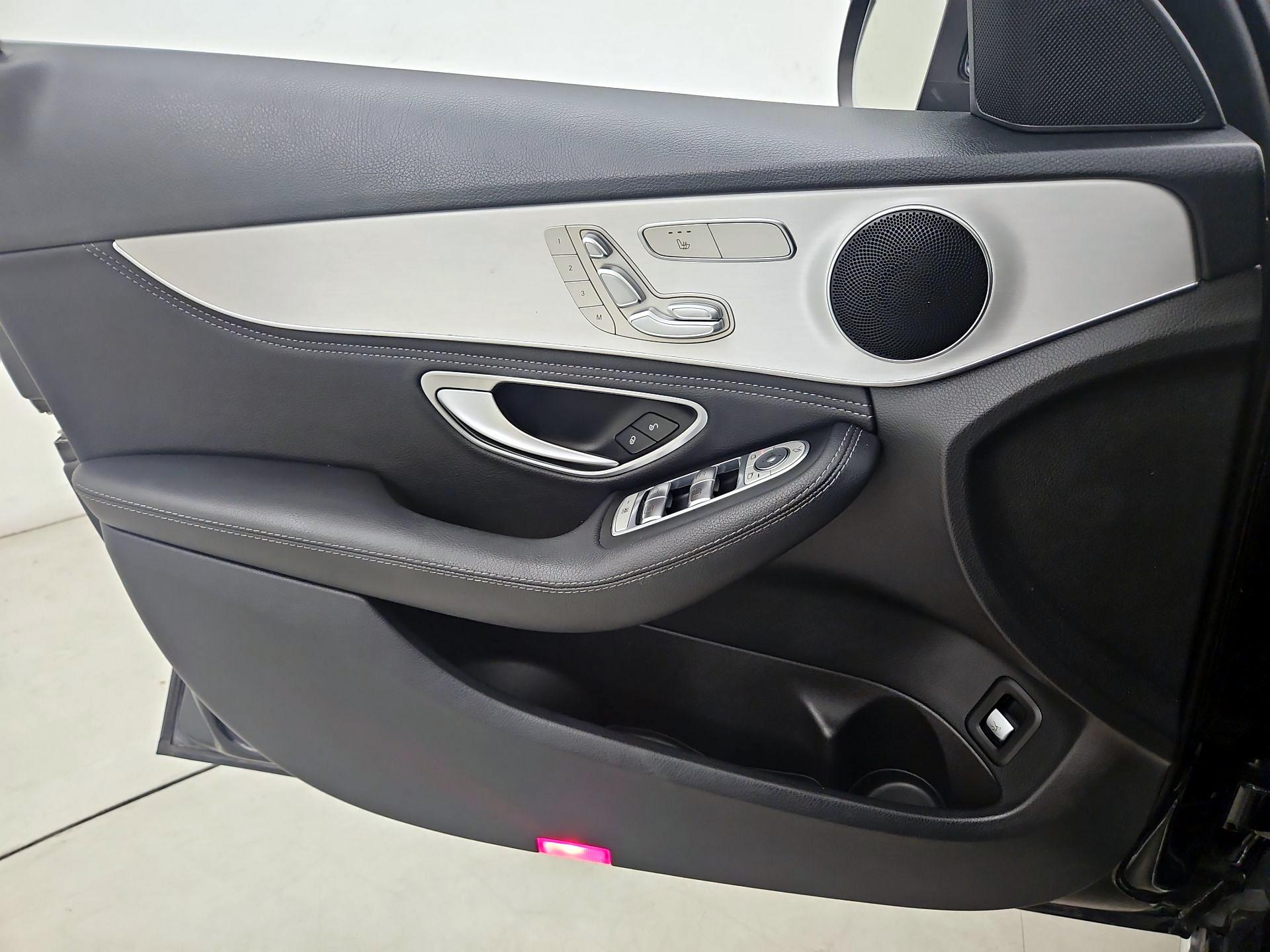 Thumbnail: 2015 Mercedes-Benz C-Class - 12