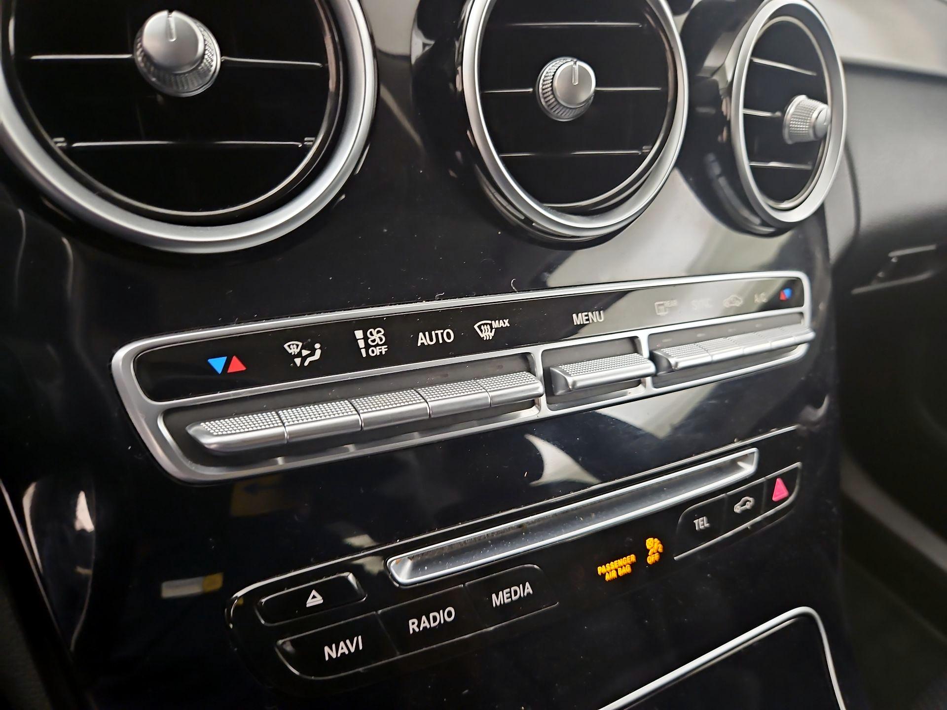 Thumbnail: 2015 Mercedes-Benz C-Class - 16
