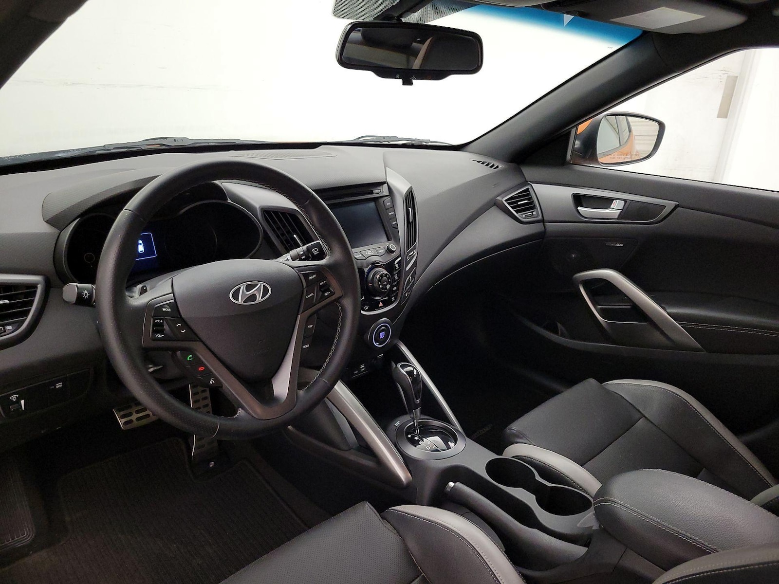 2016 Hyundai Veloster - Photo 10