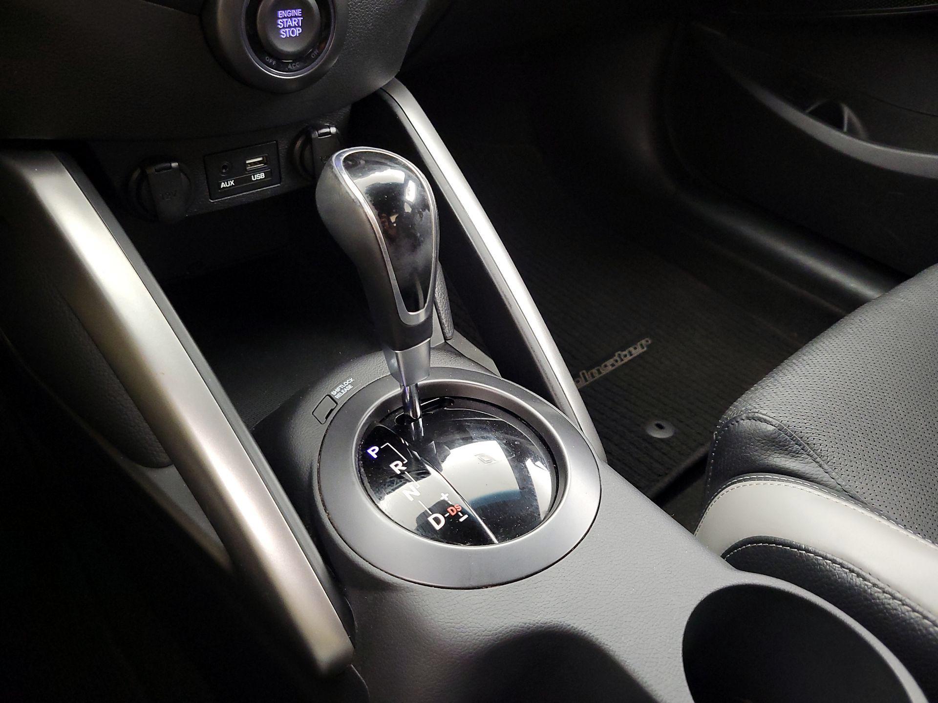 Thumbnail: 2016 Hyundai Veloster - 17