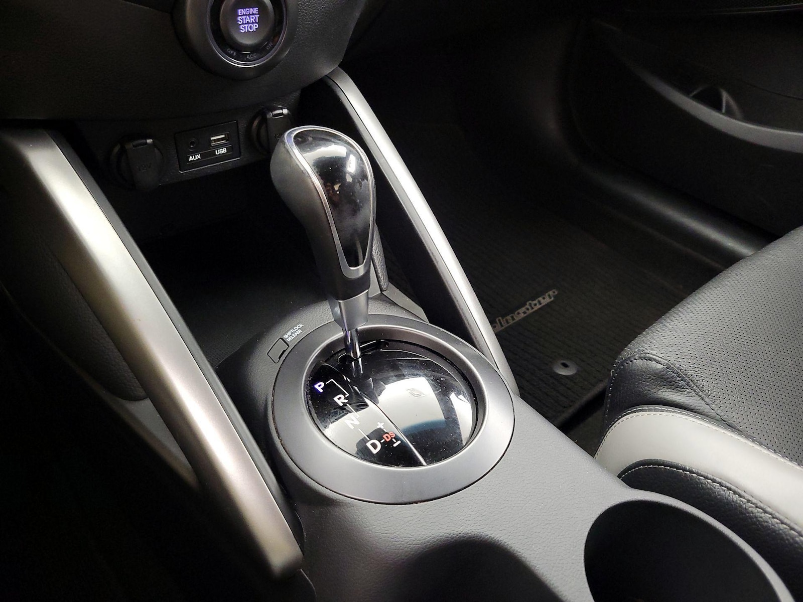 2016 Hyundai Veloster - Photo 18