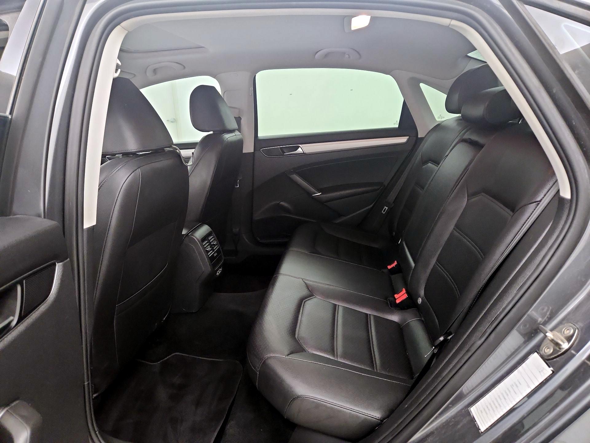 Thumbnail: 2019 Volkswagen Passat - 19
