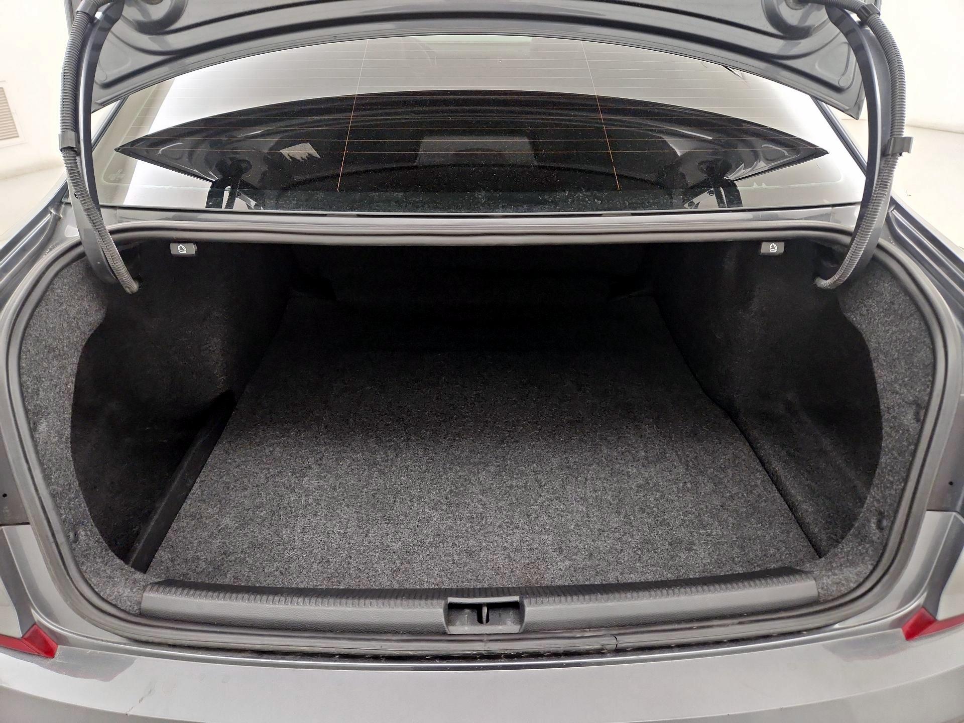 Thumbnail: 2019 Volkswagen Passat - 20