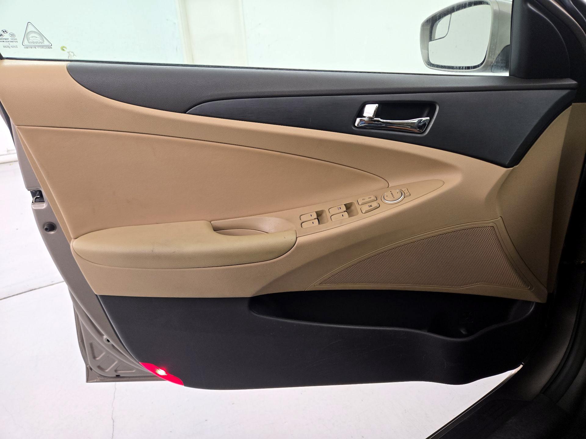 Thumbnail: 2014 Hyundai Sonata - 12