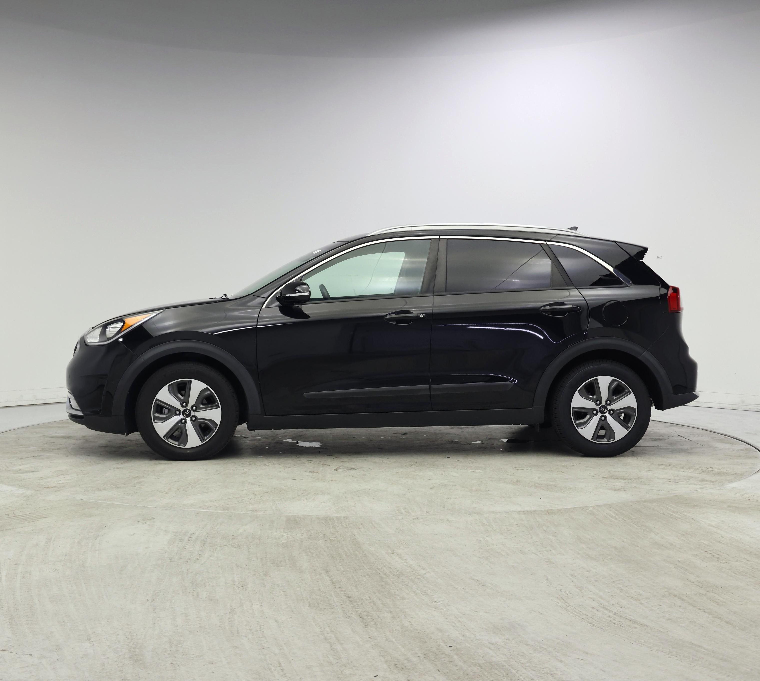 Thumbnail: 2018 Kia Niro - 3
