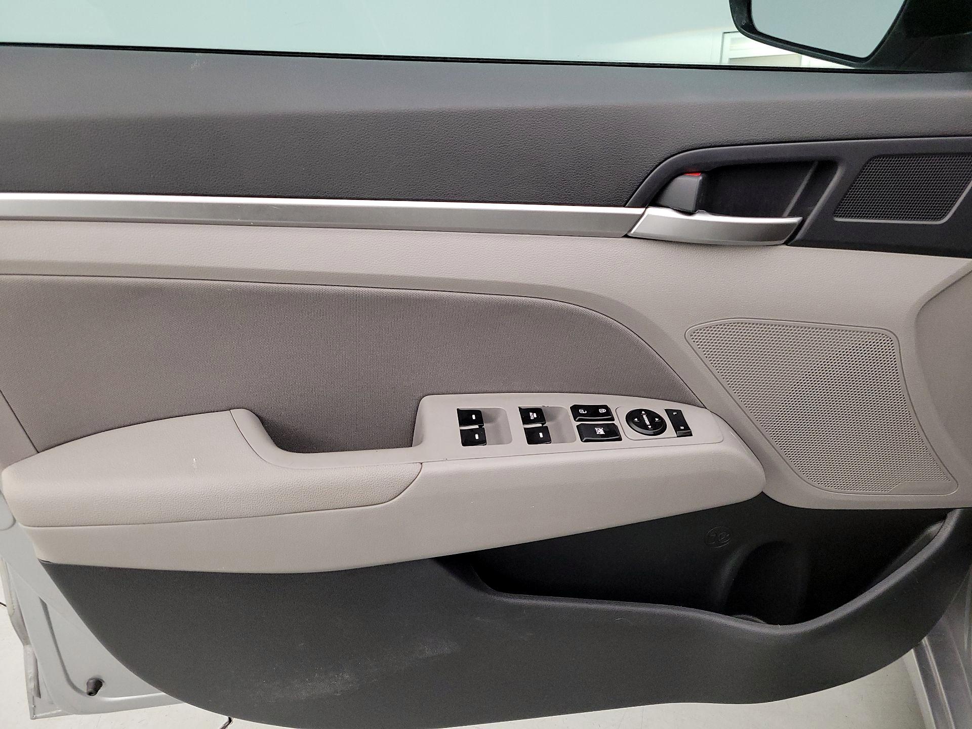 Thumbnail: 2020 Hyundai Elantra - 12